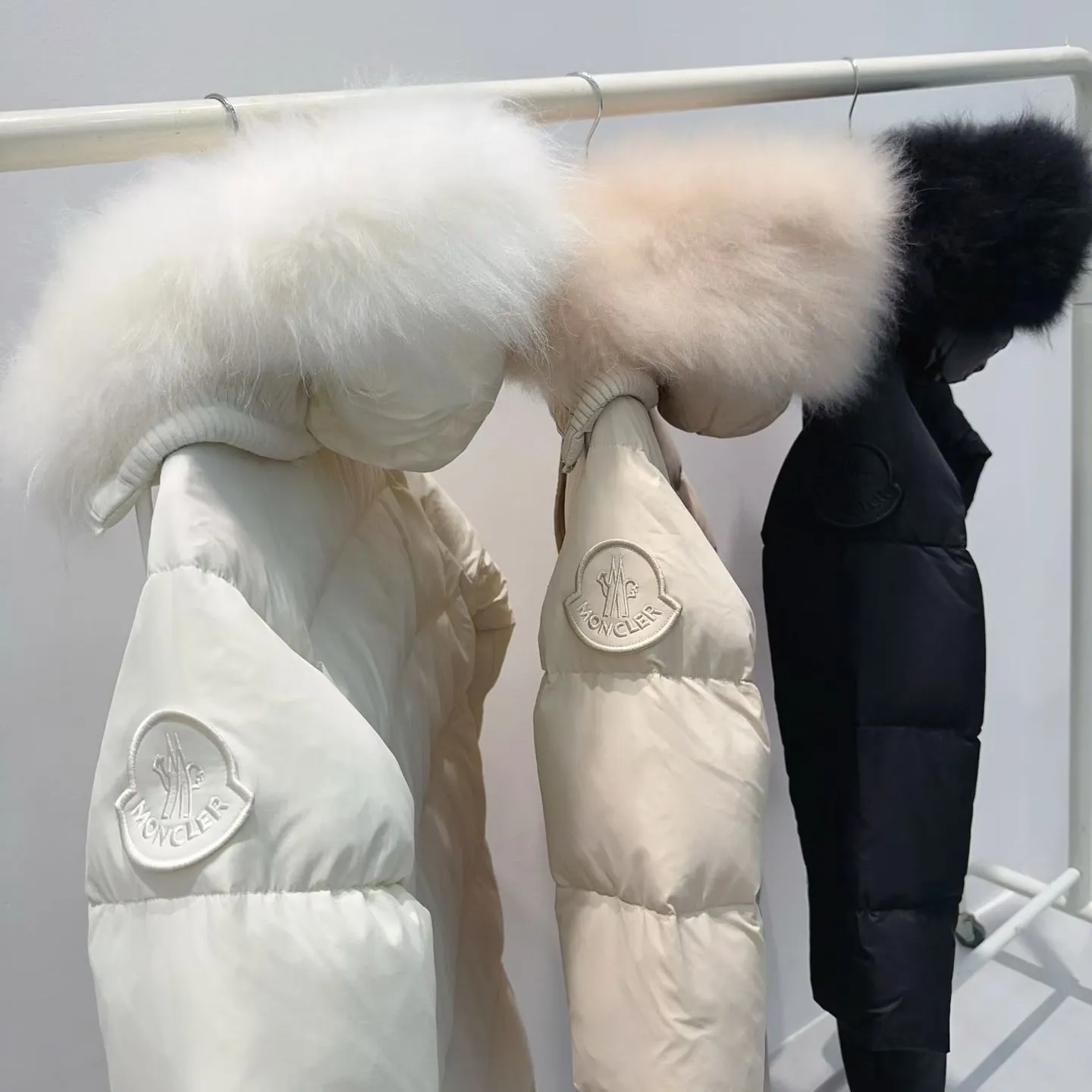 P1700 Moncler high-end series, Ruvuma mid-length down jacket Color: black white apricot Size: 0-1-2