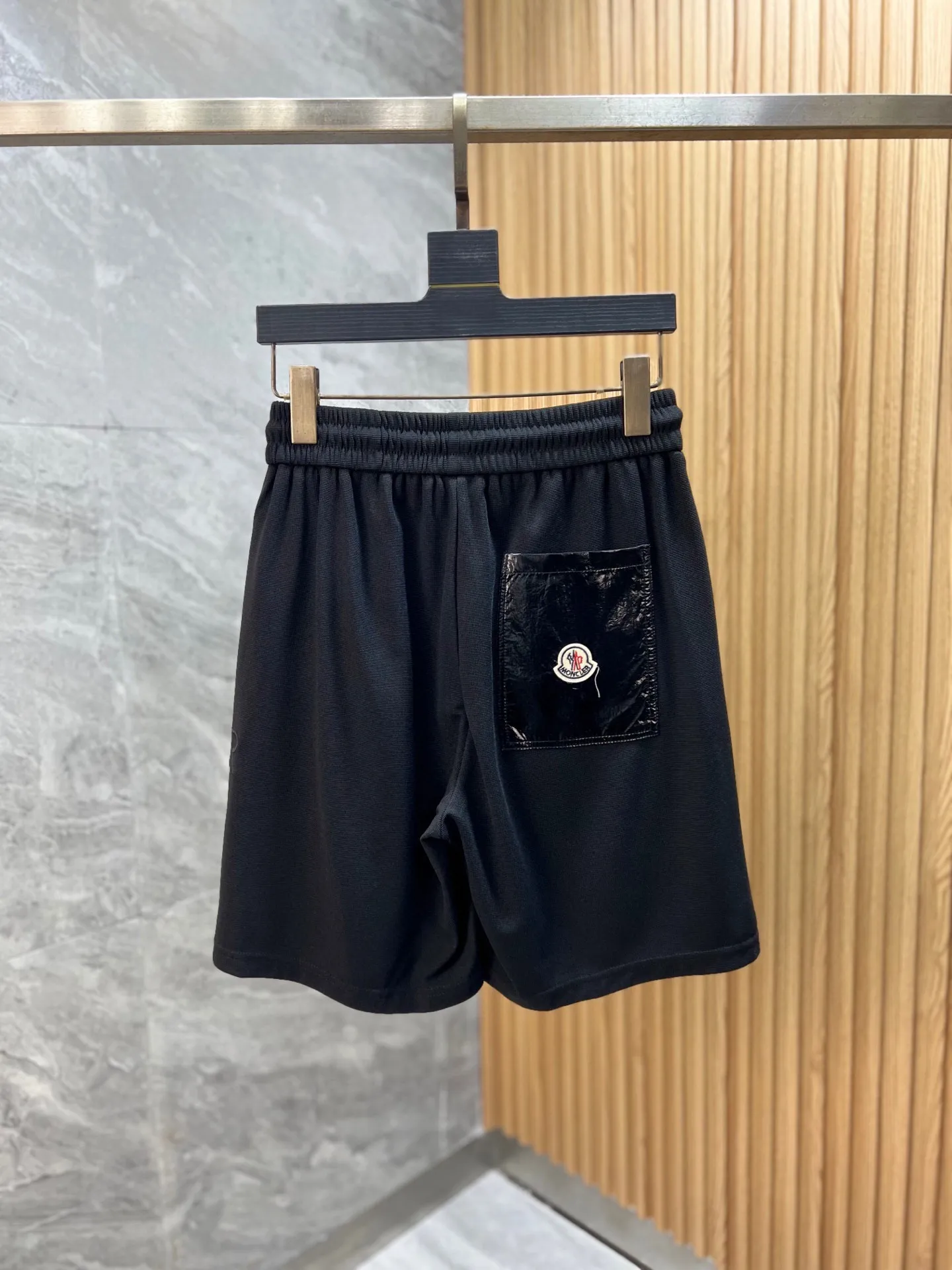 P560 Brand [MONCLER Mouth Covered] 2025 round neck short-sleeved shorts suit. The pure cotton fabric upper body will not be stuffy, the smooth and comfortable skin-friendly effect is more breathable, the fabric has its own texture, classic logo technology, a new interpretation from a unique angle, the first choice for fashion and versatility! Size: M-3XL (maximum wear: 190 pounds)
