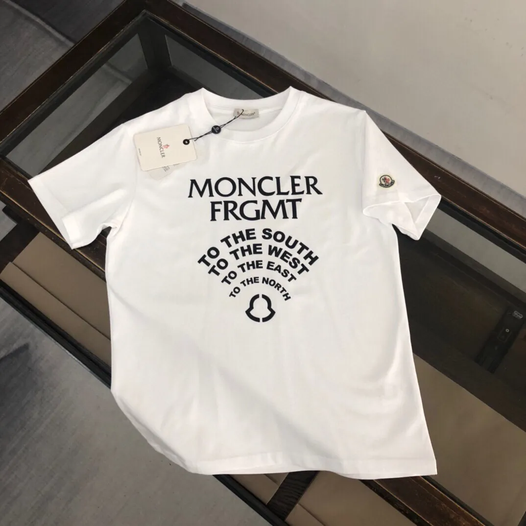 P160 🔥MONCLER Mengkou’s latest trade order short-sleeved T-shirt, in full condition! ! Logo printed on the chest! The upper body is comfortable and breathable, not stiff, and has a rich three-dimensional feel overall. It is a quality export order. It meets the simple needs of commuters for dressing. The upper body effect is very good, slimming, and not picky about the figure. The fabric workmanship... is impeccable. Only good workmanship and good fabrics can make you wear a good taste. It is a must-have item for everyone! Size: black white size S~XL