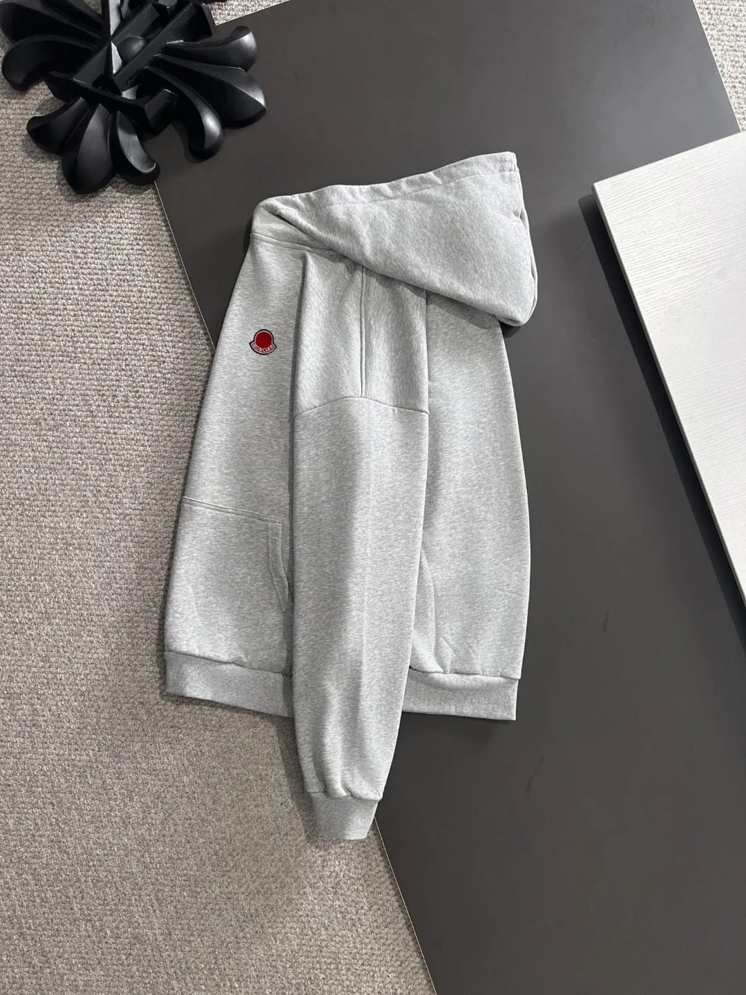 Next day shipping P720 MONCLER/Mongolian high quality 2025 autumn and winter new casual heavy industry hooded suit exclusively developed by yb! High quality production! The top version of the trading company channel order, external orders for imported custom fabrics, high breathability and comfort, impeccable details, absolutely worth buying! This type of suit is also a must-have for lazy people. You don’t have to think about how to match it, you can just get it in one set! Brand element design concept, delicate and soft feel! It presents a casual cut and the upper body shape is great! On sale simultaneously on the official website! From a high-end men's positioning brand, the low-key luxury taste is irresistible! Exquisite workmanship and impeccable quality! The overall style is simple, fashionable and timeless, fully meeting the requirements of stylish and tasteful dressing! Sizes: S to XXL (or state your height and weight when placing an order)