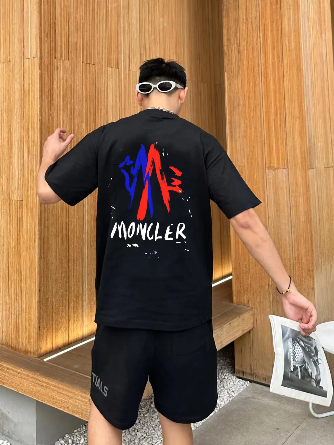 P140 🔥 [MONCLER] 2025FW short-sleeved T-shirt with badge + LOGO, high-end 26s double yarn 300g fabric, heavy fabric, custom stretcher rib, same vat and dye, complete three standards, same style for men and women, color: black, white, size: S M L XL 2XL