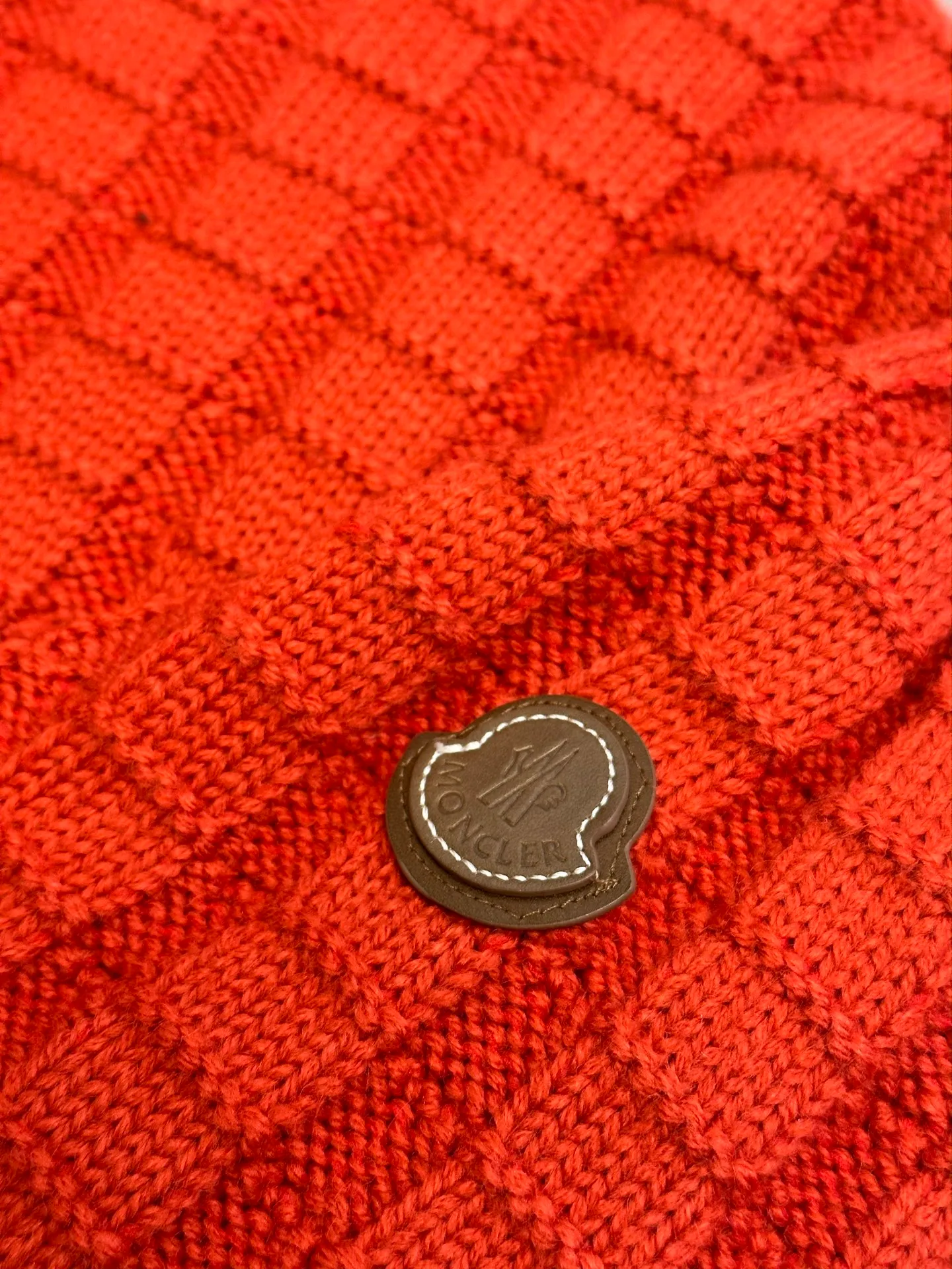 P430 Moncler embossed knitted logo sweater is made of custom-woven engraved wool texture, with three-dimensional texture as the brushstrokes. The entire embossed knitting reconstructs the dimension of knitted aesthetics. It produces a light and dark gradient texture halo as the human body moves. The iconic Moncler logo embroidered logo decorates the sleeves, making it highly recognizable.  The whole piece of embossed vertical grain knitting uses specific stitches and changes in fabric structure, and changes the arrangement of stitches and the density of the fabric, so that the vertical grains present a relief effect that is raised on the surface of the sweater, forming undulating changes in the vertical grains.  Curved thread structure, by changing the stitching method and the arrangement of yarns during the knitting process, makes the yarns present a curved distribution in the fabric.  size：s m l xl