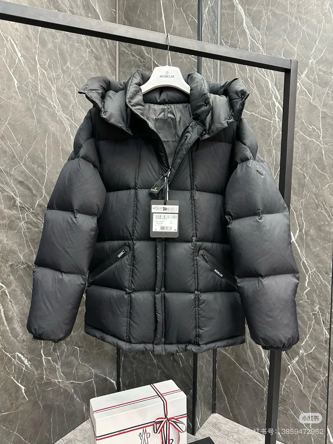 P1100 Moncler Matt Black black label series matte down jacket Moncler Matt Black black label series Loff Jacket mid-length matte matte down jacket. Removable hood. Mid-length black warrior. Color; black Size; 1-5