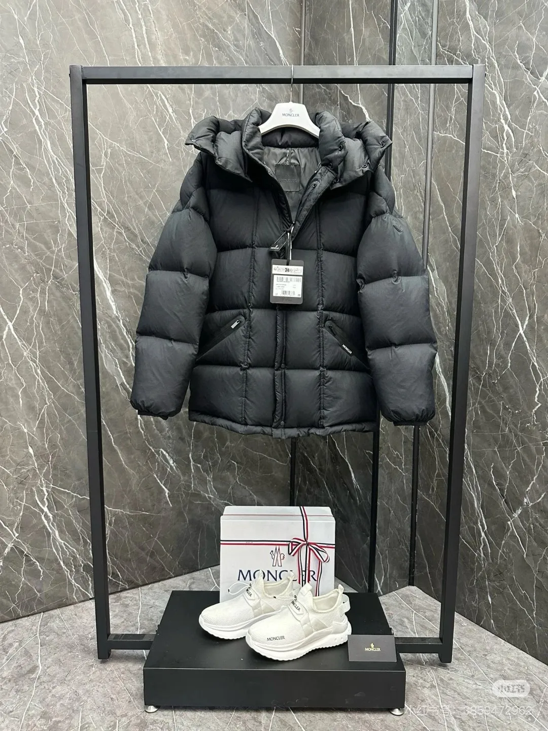 P1100 Moncler Matt Black black label series matte down jacket Moncler Matt Black black label series Loff Jacket mid-length matte matte down jacket. Removable hood. Mid-length black warrior. Color; black Size; 1-5