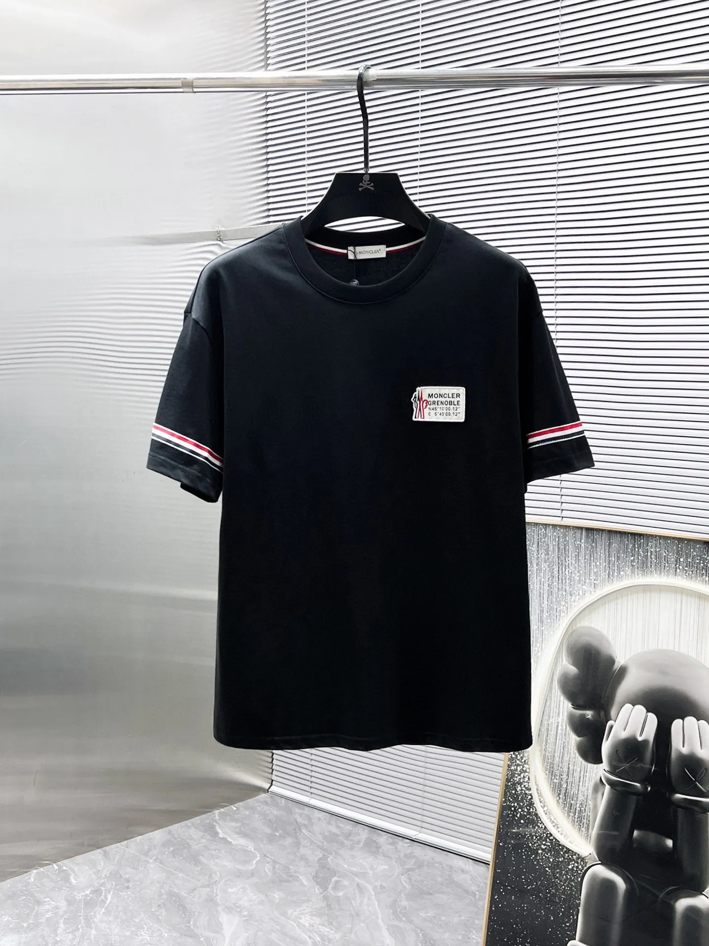 P560 Brand [MONCLER Mouth Covered] 2025 round neck short-sleeved shorts suit. The pure cotton fabric upper body will not be stuffy. The smooth and comfortable skin-friendly effect is more breathable. The fabric has its own texture. Classic logo technology. A new interpretation from a unique angle. Fashionable and versatile! Size: M-3XL (maximum wear: 190 pounds)
