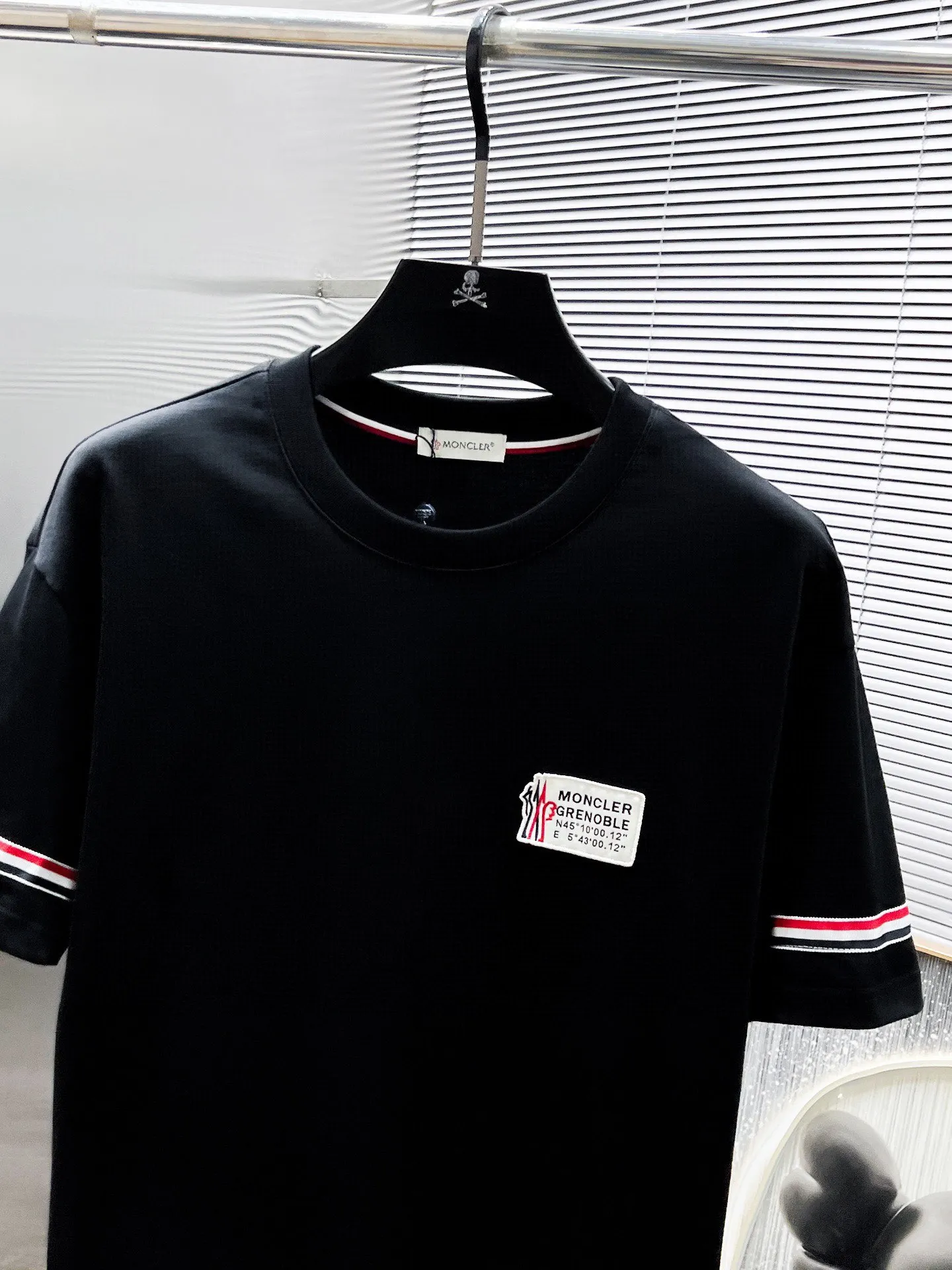 P560 Brand [MONCLER Mouth Covered] 2025 round neck short-sleeved shorts suit. The pure cotton fabric upper body will not be stuffy. The smooth and comfortable skin-friendly effect is more breathable. The fabric has its own texture. Classic logo technology. A new interpretation from a unique angle. Fashionable and versatile! Size: M-3XL (maximum wear: 190 pounds)