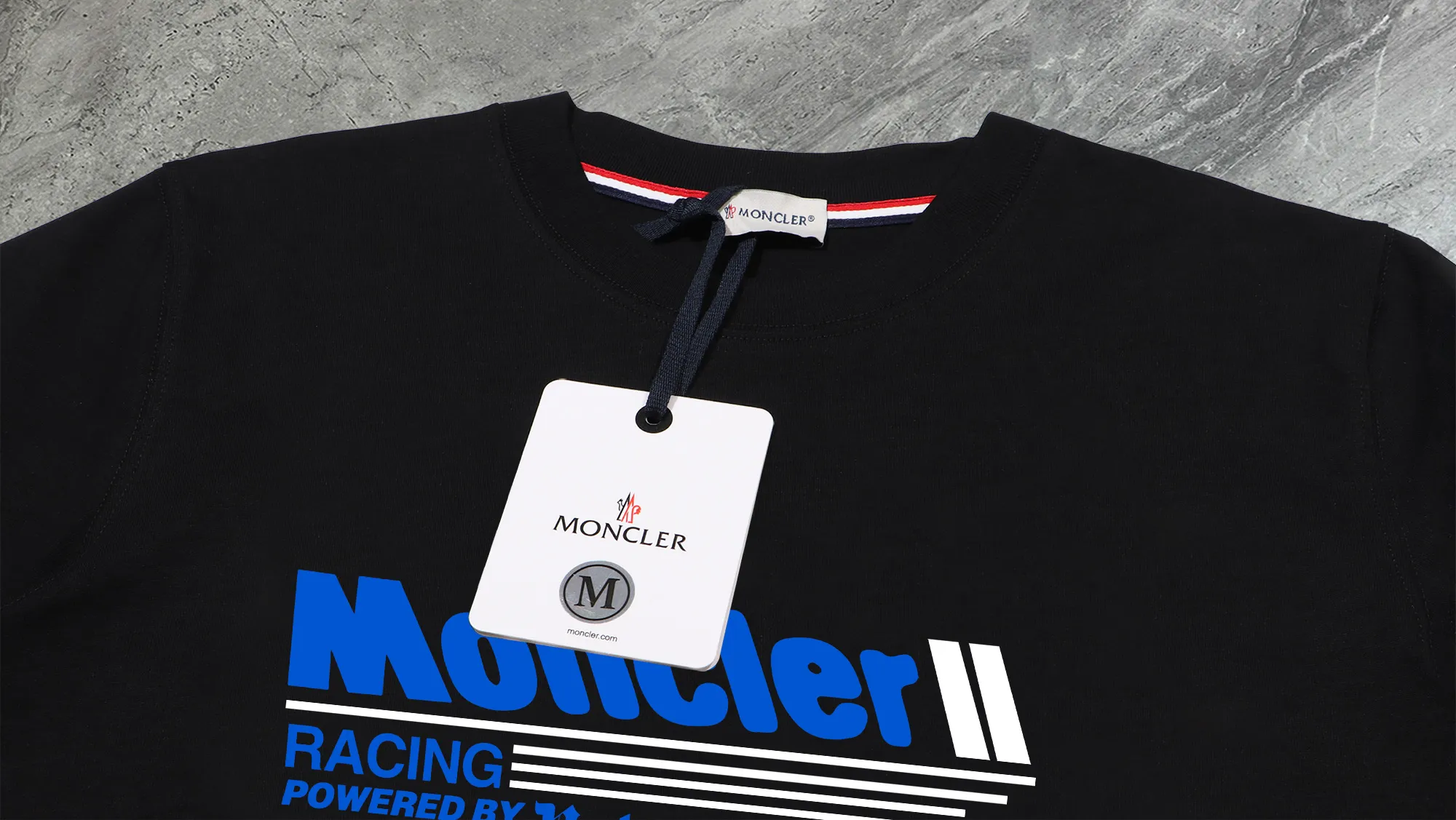 P210 High-version sweatshirt) [Long-term stock] 〖𝐌𝐎𝐍𝐂𝐋𝐄𝐑~Mask〗 Made of 440g heavy-weight fabric. It is different from the market currency. It can be matched with any variety and is properly handsome. 😎The whole dress is made of double waistcoats. The double waistcoats make the whole dress more three-dimensional. Not ordinary factories can do such fine work. 2025 Spring runway version of the T stage, on sale at the counter, round neck terry sweatshirt, high-end double-strand pure cotton, custom-made stretch ribs, dyed in the same vat, complete with three standards, matched with exquisite embroidered LOGO on the chest, simple and advanced, same style for men and women. Color: black, apricot, white, size: S M L XL 2XL