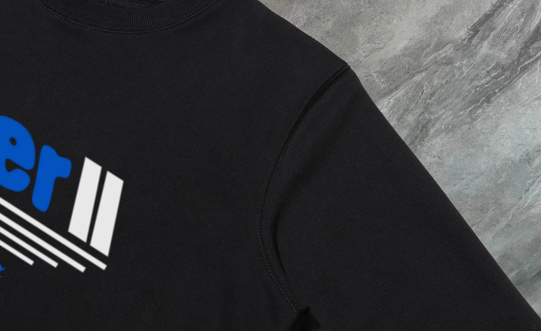 P210 High-version sweatshirt) [Long-term stock] 〖𝐌𝐎𝐍𝐂𝐋𝐄𝐑~Mask〗 Made of 440g heavy-weight fabric. It is different from the market currency. It can be matched with any variety and is properly handsome. 😎The whole dress is made of double waistcoats. The double waistcoats make the whole dress more three-dimensional. Not ordinary factories can do such fine work. 2025 Spring runway version of the T stage, on sale at the counter, round neck terry sweatshirt, high-end double-strand pure cotton, custom-made stretch ribs, dyed in the same vat, complete with three standards, matched with exquisite embroidered LOGO on the chest, simple and advanced, same style for men and women. Color: black, apricot, white, size: S M L XL 2XL