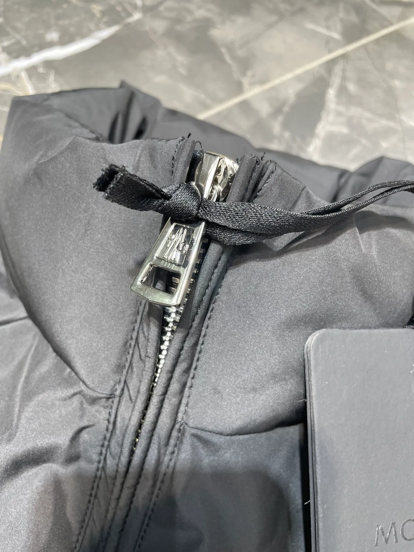 P960 Moncler 🌟Down Jacket 2025 latest fashion designer down jacket. Every detail shows high-end craftsmanship. The design changes of structural tailoring show the diverse image changes of men. It is slim and neat, and tailored to meet the current popular multi-layered wear. Versatile style for life. G8646 Code number: 12345
