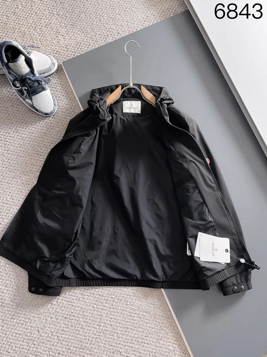P540 🌸🌸🌸🌸Moncler top original order ❗High-end fabric feels soft and comfortable, and the color is high-end (different from the hard feel in the market) ❗ The new autumn and winter men's casual jackets ❗ have a unique and innovative interpretation of the classic logo, which is in line with the latest design concepts of the season. It is highly recognizable, with a simple khaki design, youthful and energetic, and the style and color matching can be freely worn according to the actual scene. It meets the conventional and orthodox dressing needs that are inclusive of all occasions. The outstanding printed surface is more suitable for street styling. It is highly recognizable, showing the vibrant colors of the city, and is highly moldable and practical!  This model is dominated by fabrics and craftsmanship. The company's customized fabrics are windproof, comfortable and breathable. The upper body is light and unburdened, and the overall details are of super high quality❗ The details are full of craftsmanship, and the accessories are all custom-made. The electroplated metal zippers and snap buttons are quite outstanding. They are very luxurious and high-end. The workmanship is extremely rigorous and elegant. Color: Picture color Size: M, L, xL, xxL, xxxL
