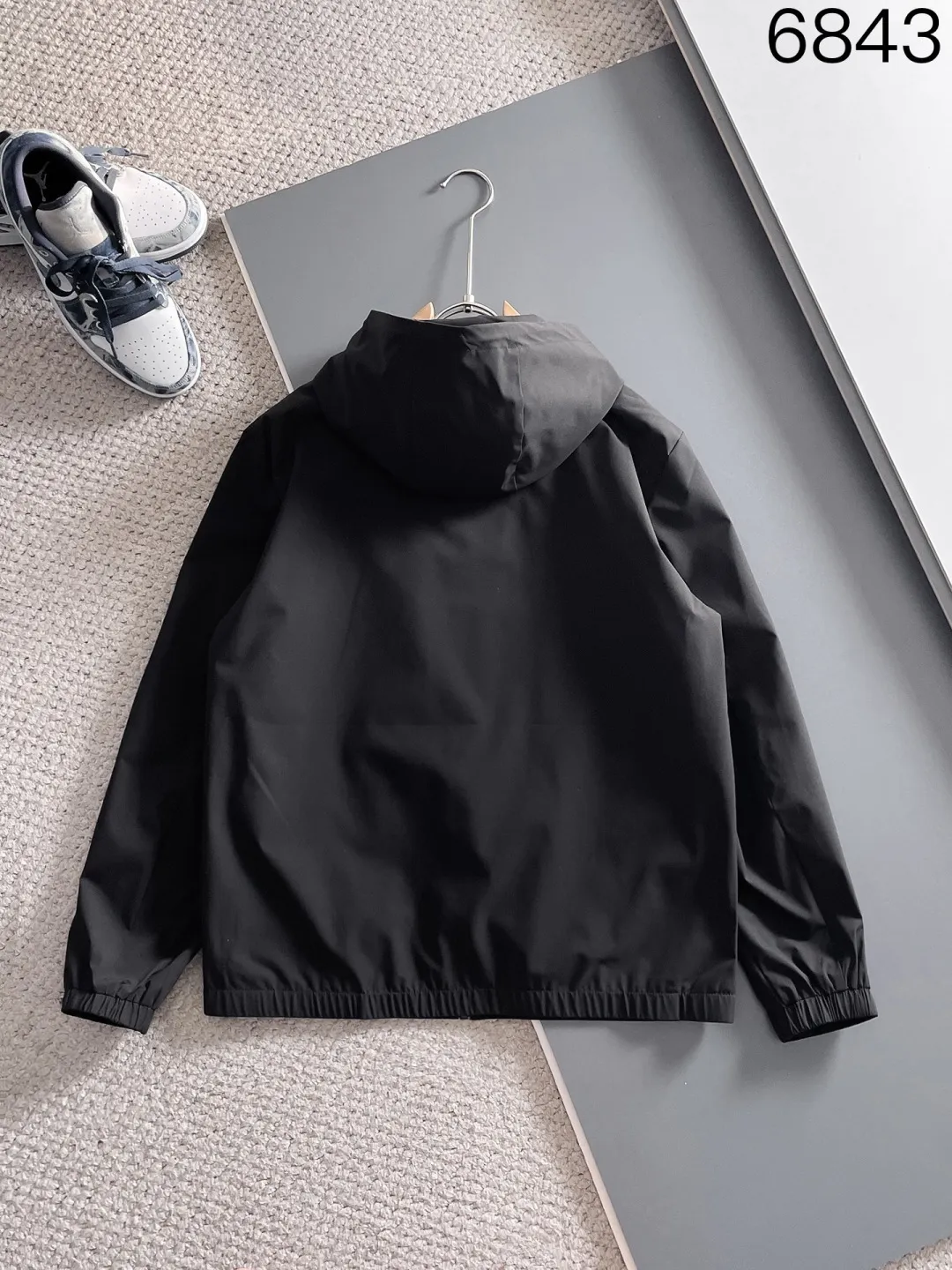 P540 🌸🌸🌸🌸Moncler top original order ❗High-end fabric feels soft and comfortable, and the color is high-end (different from the hard feel in the market) ❗ The new autumn and winter men's casual jackets ❗ have a unique and innovative interpretation of the classic logo, which is in line with the latest design concepts of the season. It is highly recognizable, with a simple khaki design, youthful and energetic, and the style and color matching can be freely worn according to the actual scene. It meets the conventional and orthodox dressing needs that are inclusive of all occasions. The outstanding printed surface is more suitable for street styling. It is highly recognizable, showing the vibrant colors of the city, and is highly moldable and practical!  This model is dominated by fabrics and craftsmanship. The company's customized fabrics are windproof, comfortable and breathable. The upper body is light and unburdened, and the overall details are of super high quality❗ The details are full of craftsmanship, and the accessories are all custom-made. The electroplated metal zippers and snap buttons are quite outstanding. They are very luxurious and high-end. The workmanship is extremely rigorous and elegant. Color: Picture color Size: M, L, xL, xxL, xxxL