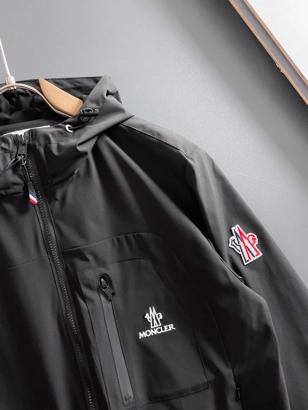 P540 🌸🌸🌸🌸Moncler top original order ❗High-end fabric feels soft and comfortable, and the color is high-end (different from the hard feel in the market) ❗ The new autumn and winter men's casual jackets ❗ have a unique and innovative interpretation of the classic logo, which is in line with the latest design concepts of the season. It is highly recognizable, with a simple khaki design, youthful and energetic, and the style and color matching can be freely worn according to the actual scene. It meets the conventional and orthodox dressing needs that are inclusive of all occasions. The outstanding printed surface is more suitable for street styling. It is highly recognizable, showing the vibrant colors of the city, and is highly moldable and practical!  This model is dominated by fabrics and craftsmanship. The company's customized fabrics are windproof, comfortable and breathable. The upper body is light and unburdened, and the overall details are of super high quality❗ The details are full of craftsmanship, and the accessories are all custom-made. The electroplated metal zippers and snap buttons are quite outstanding. They are very luxurious and high-end. The workmanship is extremely rigorous and elegant. Color: Picture color Size: M, L, xL, xxL, xxxL