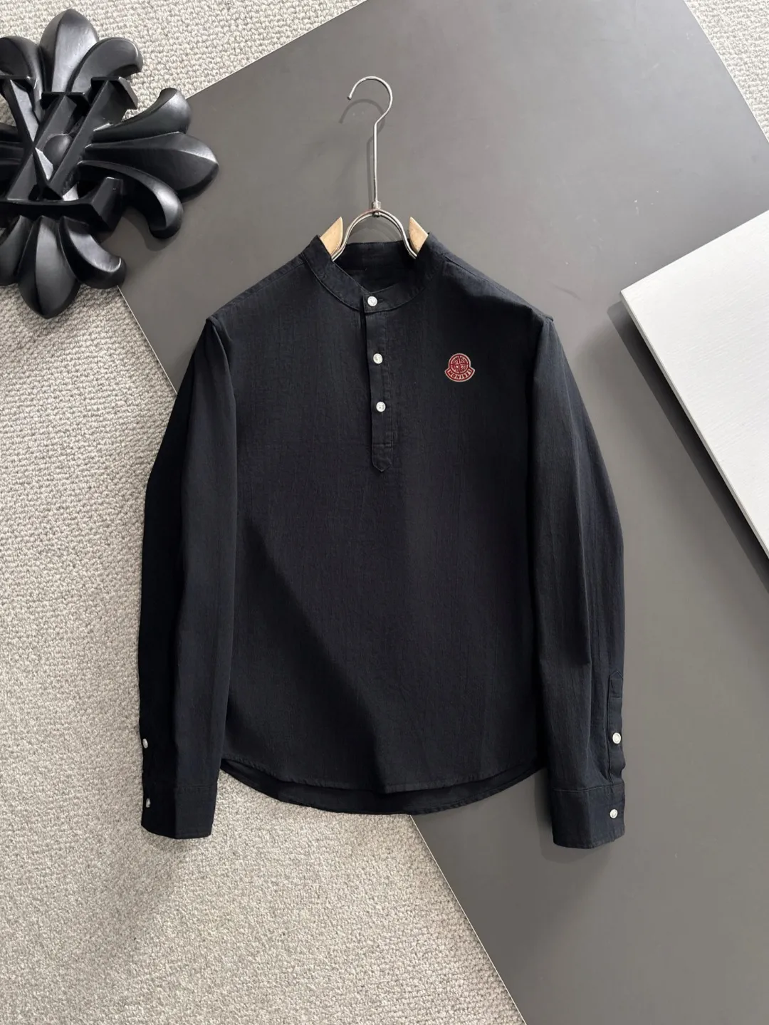 Next day shipment P360 MONCLER/Mongolian joint Stone Island Exclusive launch of 25ss new autumn and winter long sleeves Many celebrities have the same style. Craftsmanship that ordinary small workshops cannot copy. We are not afraid of any challenges in terms of materials, detail restoration and craftsmanship, just to provide you with wonderful products. Compare the top original versions at will. No expense is spared just to make it better. Unique imported fabric feel. Purely imported German machine production. Precision operation and 10,000-needle density. A complete set of new accessories with three standards for simultaneous customization. The upper body is versatile and fashionable. It is a perfect choice for autumn and winter. It is a must-have item. Size chart: M to XXXL (or please state your height and weight when placing an order)