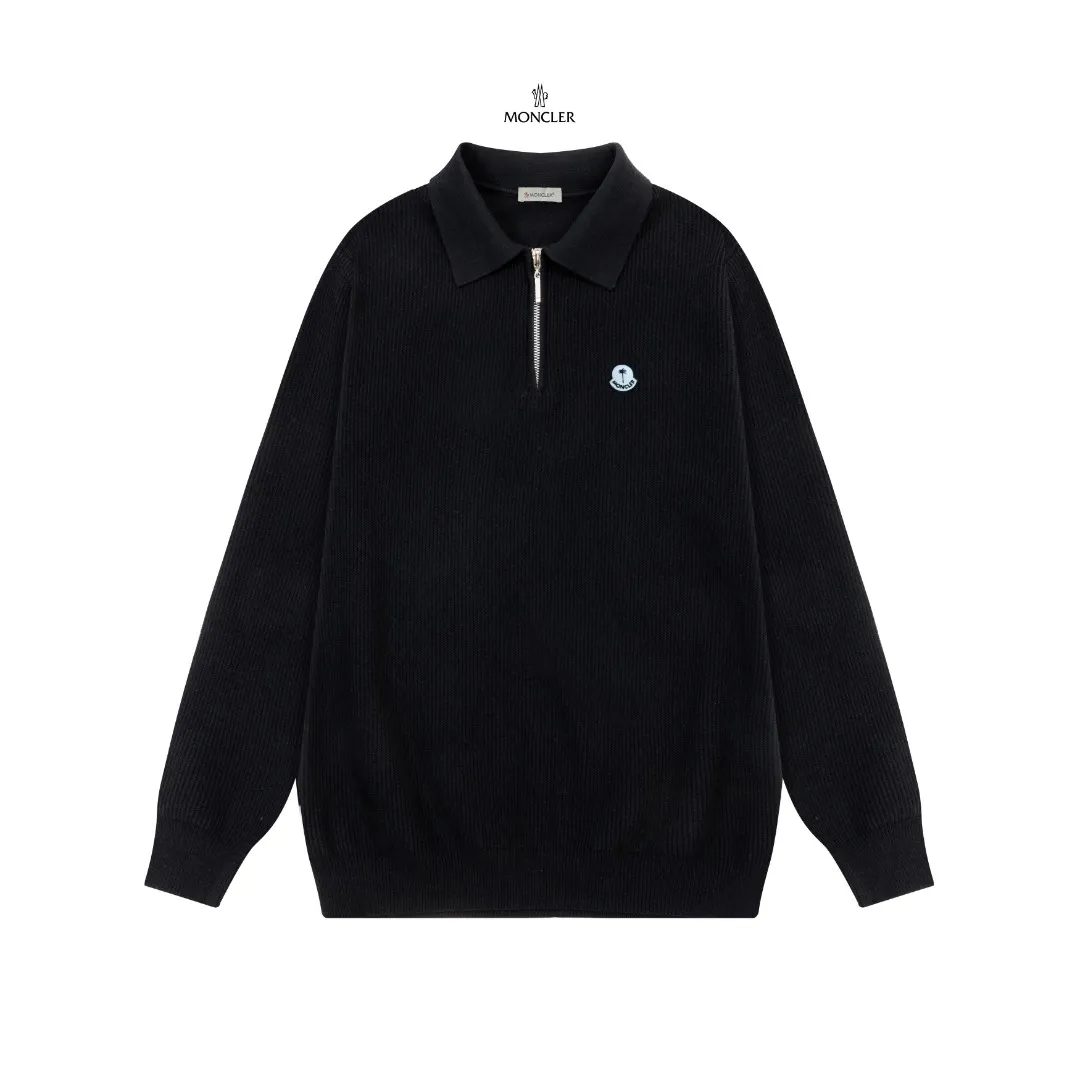 P250 Moncler masked zipper lapel sweater, the latest 2025 casual Polo wool sweater.  The texture is delicate, soft and comfortable, skin-friendly and warm, not easy to deform, simple and high-end style, and the logo on the chest is very exquisite and perfect! The upper body effect is very strong 👍 Color: black, gray Size: S-XL