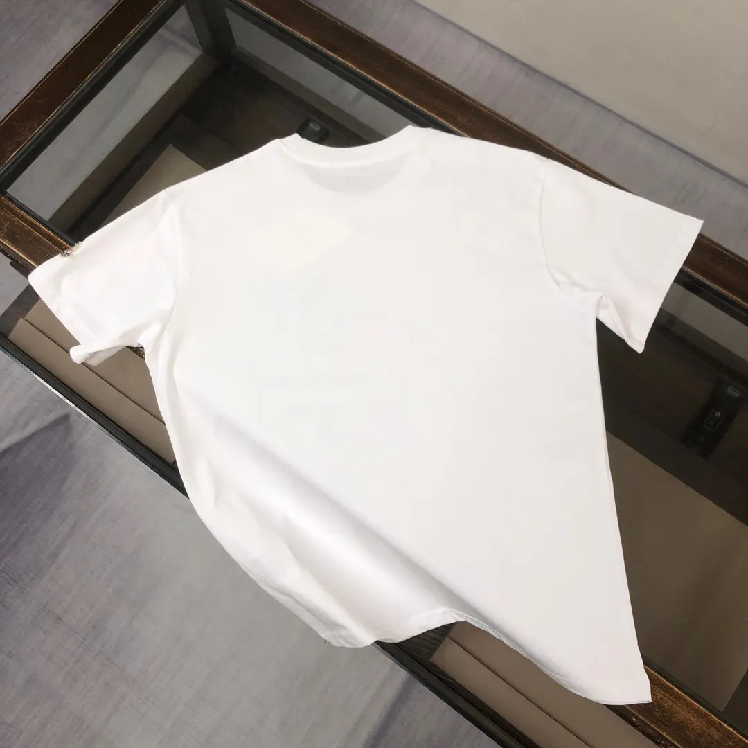 P160 MONCLER 2025 latest couple style round neck short-sleeved couple T-shirt, new spring and summer product, high quality 🔥🔥Three-dimensional logo letter logo printing technology on the chest! Fashionable and versatile trendy styles, customized imported fabrics! Comfortable to wear, breathable, fashionable without losing personality, the upper body is casual and casual, handsome and stylish, showing the temperament of a big brand. All three standards are complete! ! Color: Black White Size: S M L XL (Loose fit, please state your height and weight when placing an order)