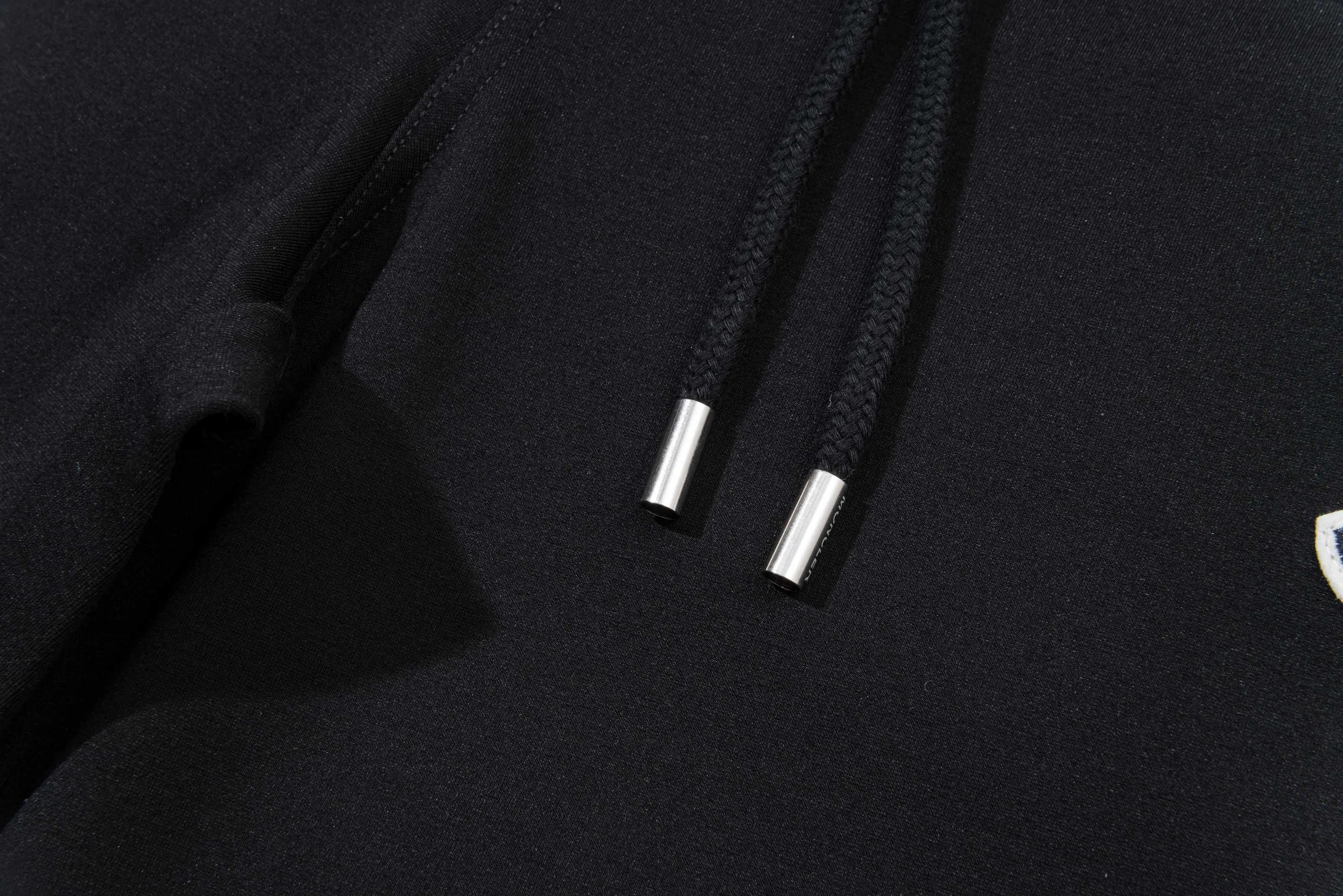 P230 MONCLER/muzzle Customized fabric suit casual sweatpants Simple side webbing splicing craftsmanship small chapter logo LOGO Official synchronization High version High quality Fashion personality Versatile trend Pure original quality Original fabric Hang tag Collar label Washed wheat Complete three standards Color: Black. Blue. Gray. Size: S-2XL