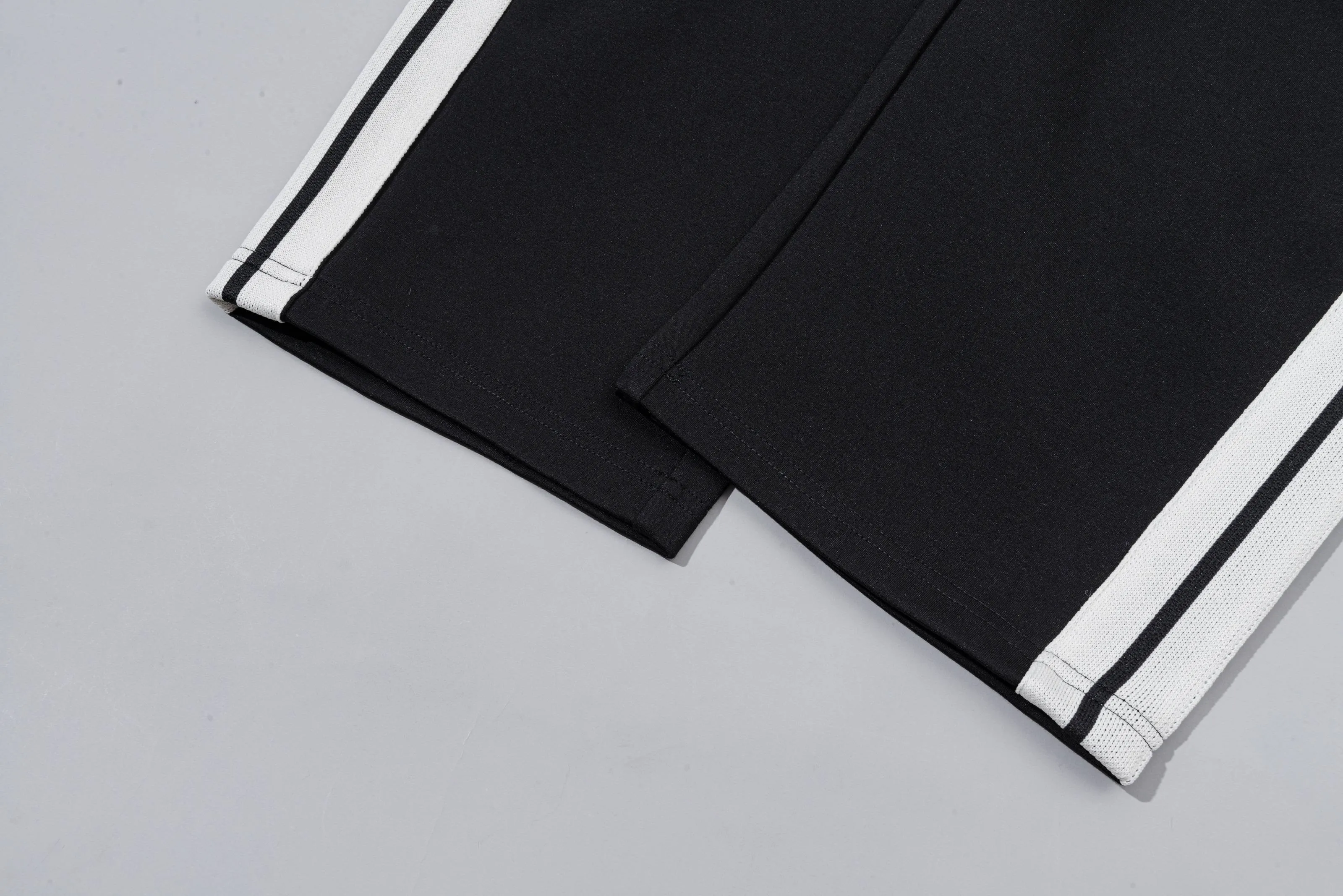 P230 MONCLER/muzzle Customized fabric suit casual sweatpants Simple side webbing splicing craftsmanship small chapter logo LOGO Official synchronization High version High quality Fashion personality Versatile trend Pure original quality Original fabric Hang tag Collar label Washed wheat Complete three standards Color: Black. Blue. Gray. Size: S-2XL