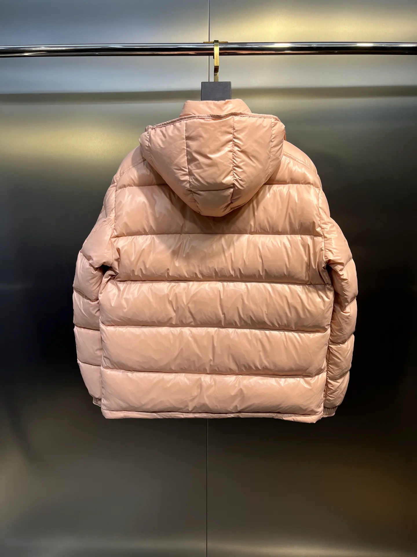 P700 𝗠𝗼𝗻𝗰𝗹𝗲𝗿 𝗠𝗮𝘆𝗮/ Moncler's top-quality Maya down jacket is a super hot style that you can't buy in winter. Eason Chan, Nicholas Tse, and Zhao Lusi have been wearing it one after another. They speak for themselves with their strength, a veteran-level style. This series is known for its fluffy bread style and glossy effect. It is the most popular series in the classic main line of the M family. Buying at the counter and from the official website is basically a matter of rush! Promise me to buy it soon! Just needed series! ! Don’t wait until winter when it’s hard to get one size: 123456