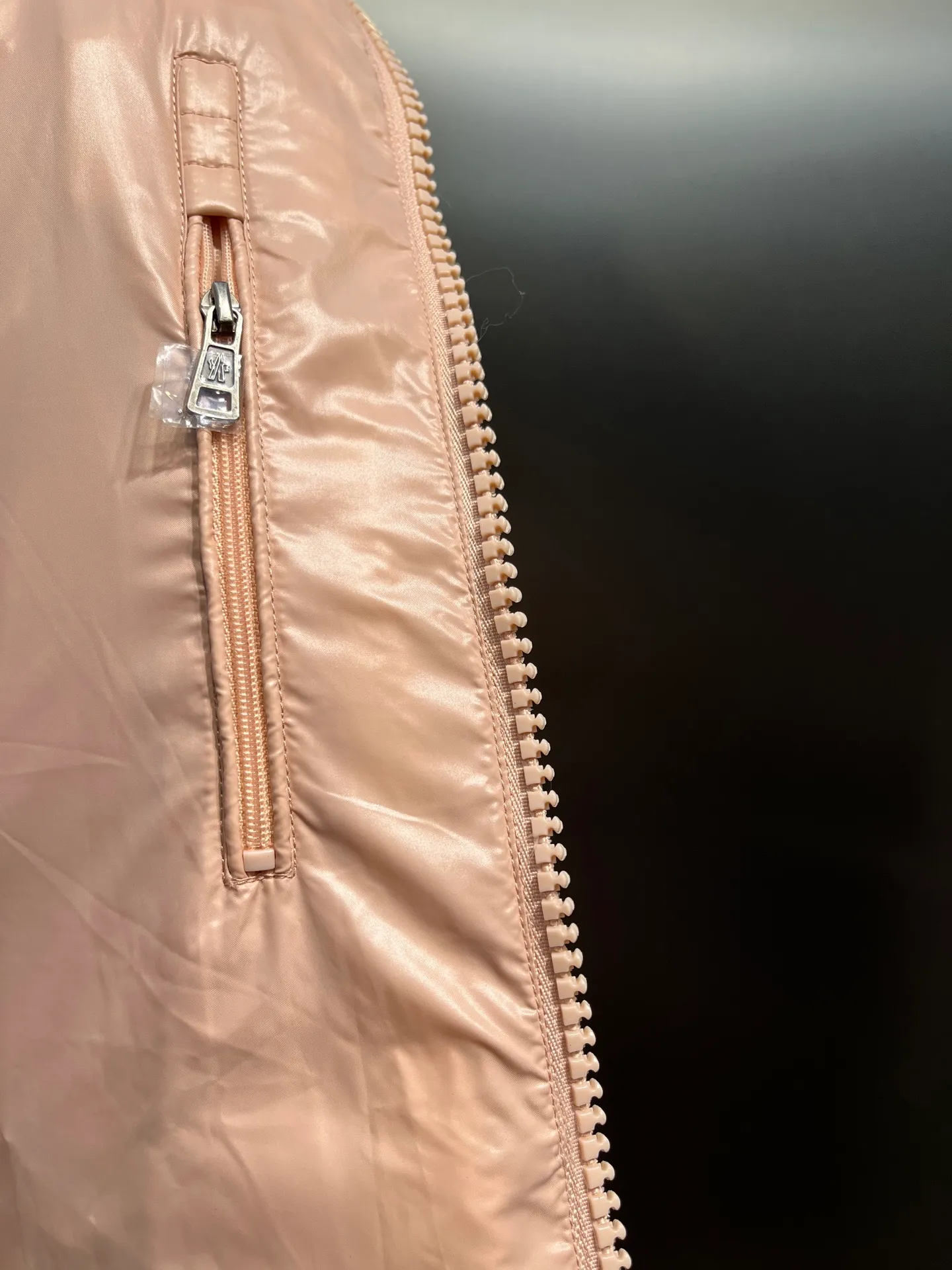 P700 𝗠𝗼𝗻𝗰𝗹𝗲𝗿 𝗠𝗮𝘆𝗮/ Moncler's top-quality Maya down jacket is a super hot style that you can't buy in winter. Eason Chan, Nicholas Tse, and Zhao Lusi have been wearing it one after another. They speak for themselves with their strength, a veteran-level style. This series is known for its fluffy bread style and glossy effect. It is the most popular series in the classic main line of the M family. Buying at the counter and from the official website is basically a matter of rush! Promise me to buy it soon! Just needed series! ! Don’t wait until winter when it’s hard to get one size: 123456