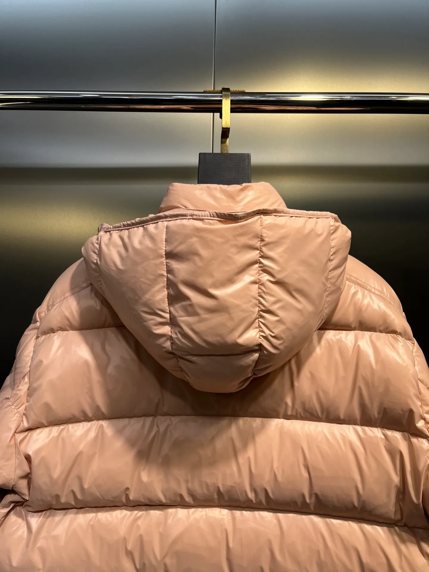 P700 𝗠𝗼𝗻𝗰𝗹𝗲𝗿 𝗠𝗮𝘆𝗮/ Moncler's top-quality Maya down jacket is a super hot style that you can't buy in winter. Eason Chan, Nicholas Tse, and Zhao Lusi have been wearing it one after another. They speak for themselves with their strength, a veteran-level style. This series is known for its fluffy bread style and glossy effect. It is the most popular series in the classic main line of the M family. Buying at the counter and from the official website is basically a matter of rush! Promise me to buy it soon! Just needed series! ! Don’t wait until winter when it’s hard to get one size: 123456