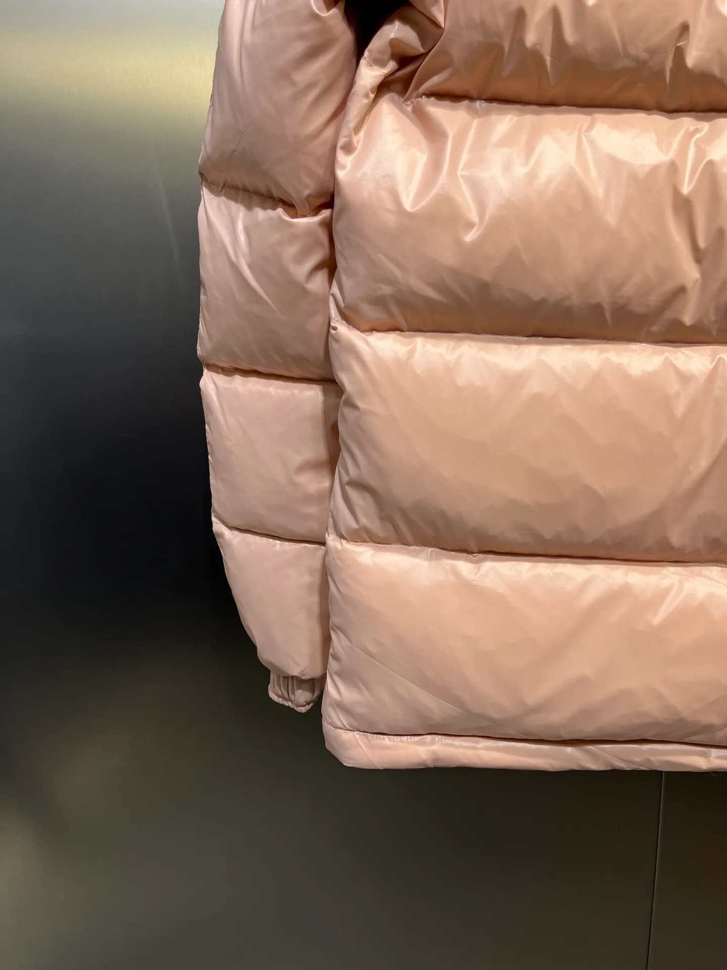 P700 𝗠𝗼𝗻𝗰𝗹𝗲𝗿 𝗠𝗮𝘆𝗮/ Moncler's top-quality Maya down jacket is a super hot style that you can't buy in winter. Eason Chan, Nicholas Tse, and Zhao Lusi have been wearing it one after another. They speak for themselves with their strength, a veteran-level style. This series is known for its fluffy bread style and glossy effect. It is the most popular series in the classic main line of the M family. Buying at the counter and from the official website is basically a matter of rush! Promise me to buy it soon! Just needed series! ! Don’t wait until winter when it’s hard to get one size: 123456