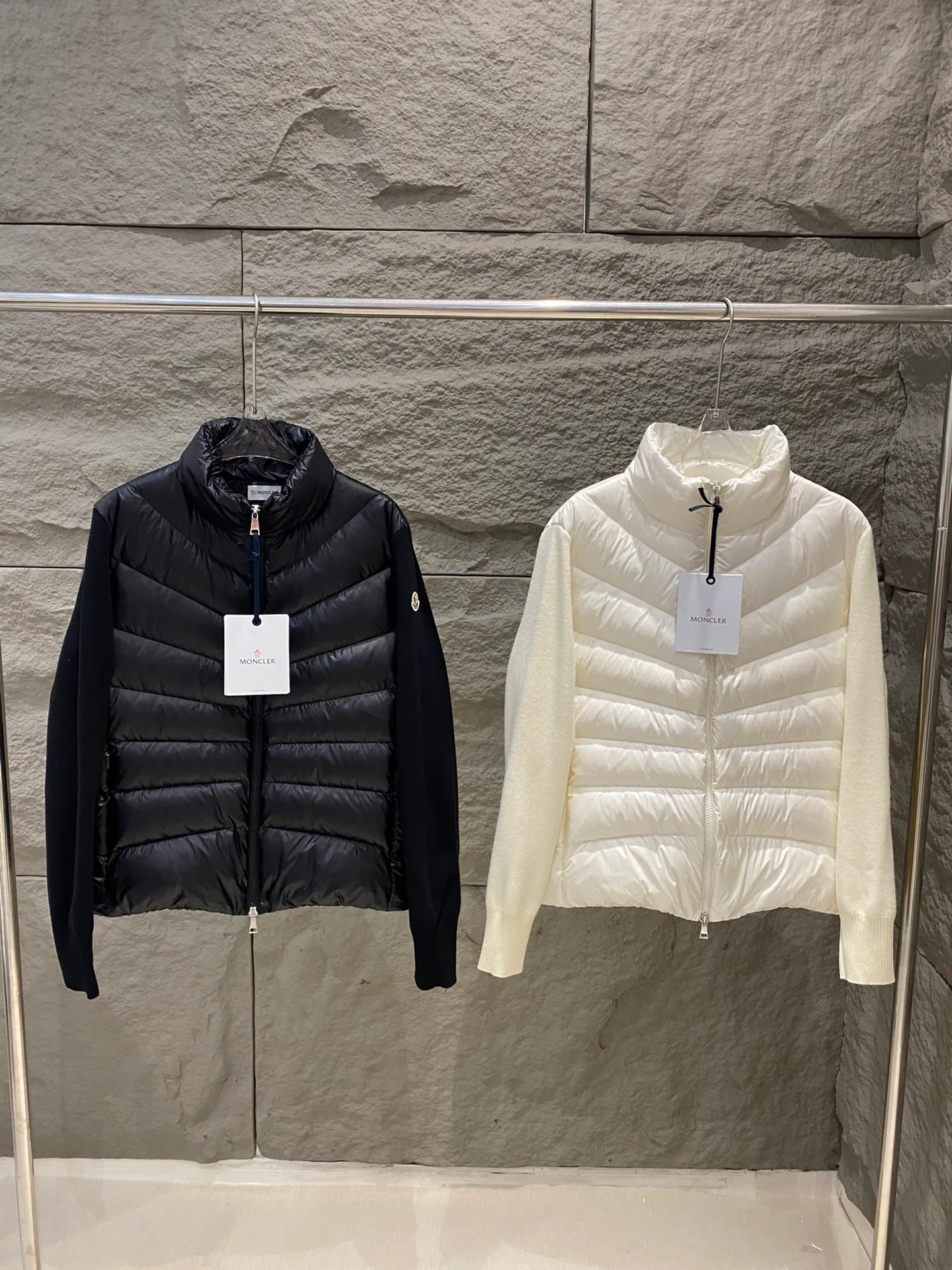 P720 Moncler Women's Stand Collar Knitted Patchwork Down Jacket This padded cardigan is a classic Moncler design piece that can be worn alone or paired with coats and jackets. Lightweight knit style made from soft wool and filled with down on the front and back. Color: black/white Size: 1/2/3/4