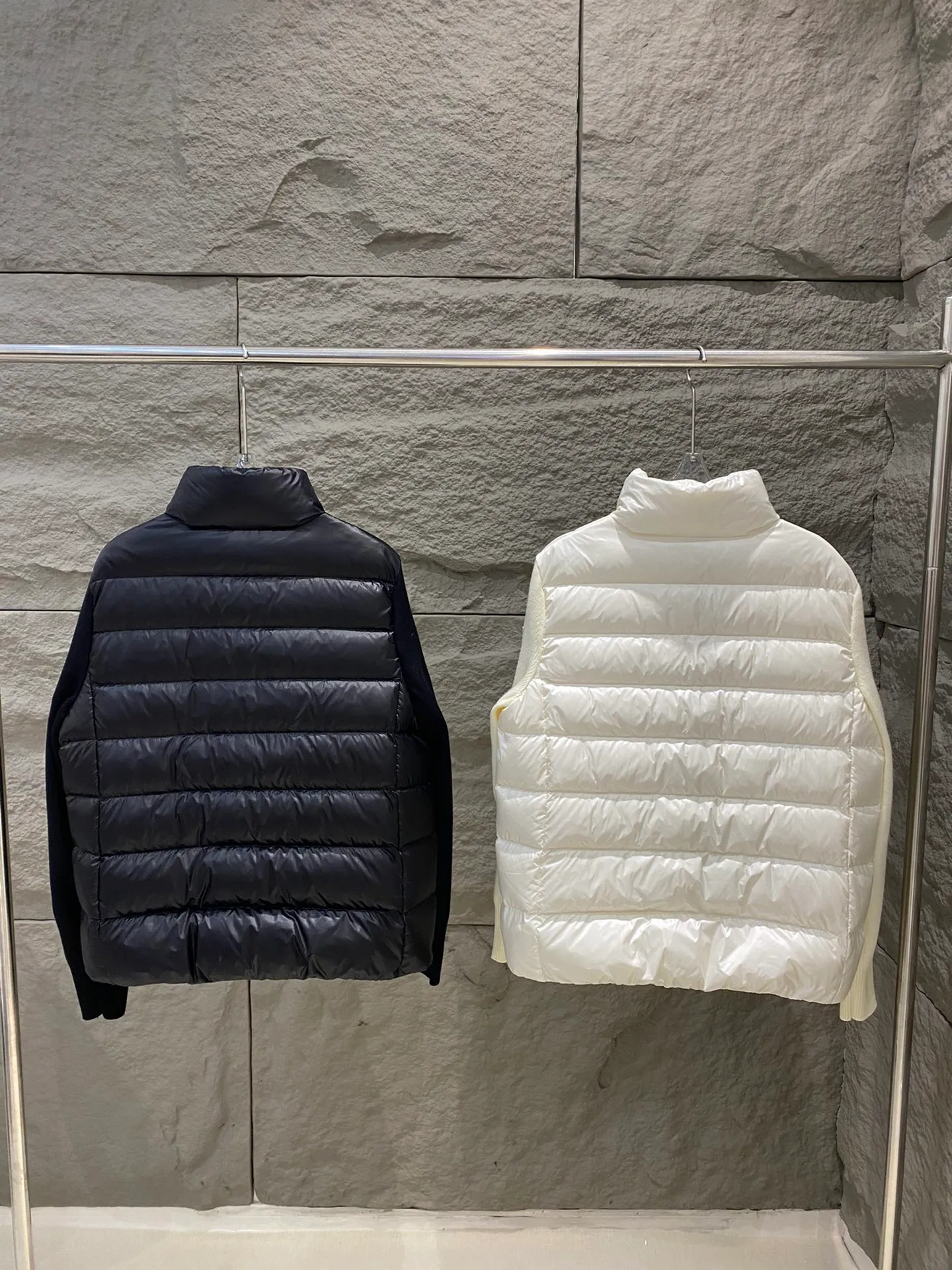 P720 Moncler Women's Stand Collar Knitted Patchwork Down Jacket This padded cardigan is a classic Moncler design piece that can be worn alone or paired with coats and jackets. Lightweight knit style made from soft wool and filled with down on the front and back. Color: black/white Size: 1/2/3/4