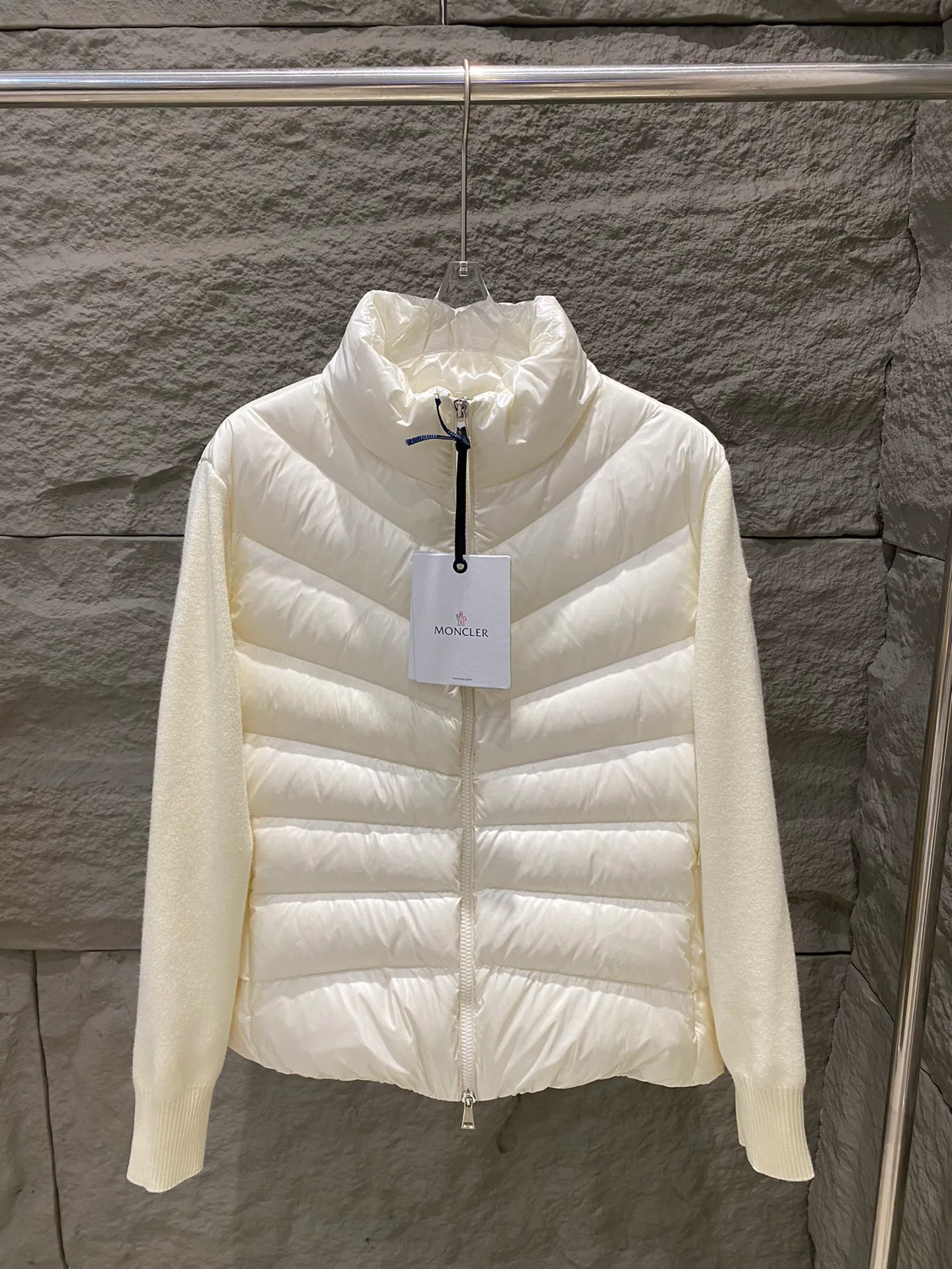 P720 Moncler Women's Stand Collar Knitted Patchwork Down Jacket This padded cardigan is a classic Moncler design piece that can be worn alone or paired with coats and jackets. Lightweight knit style made from soft wool and filled with down on the front and back. Color: black/white Size: 1/2/3/4