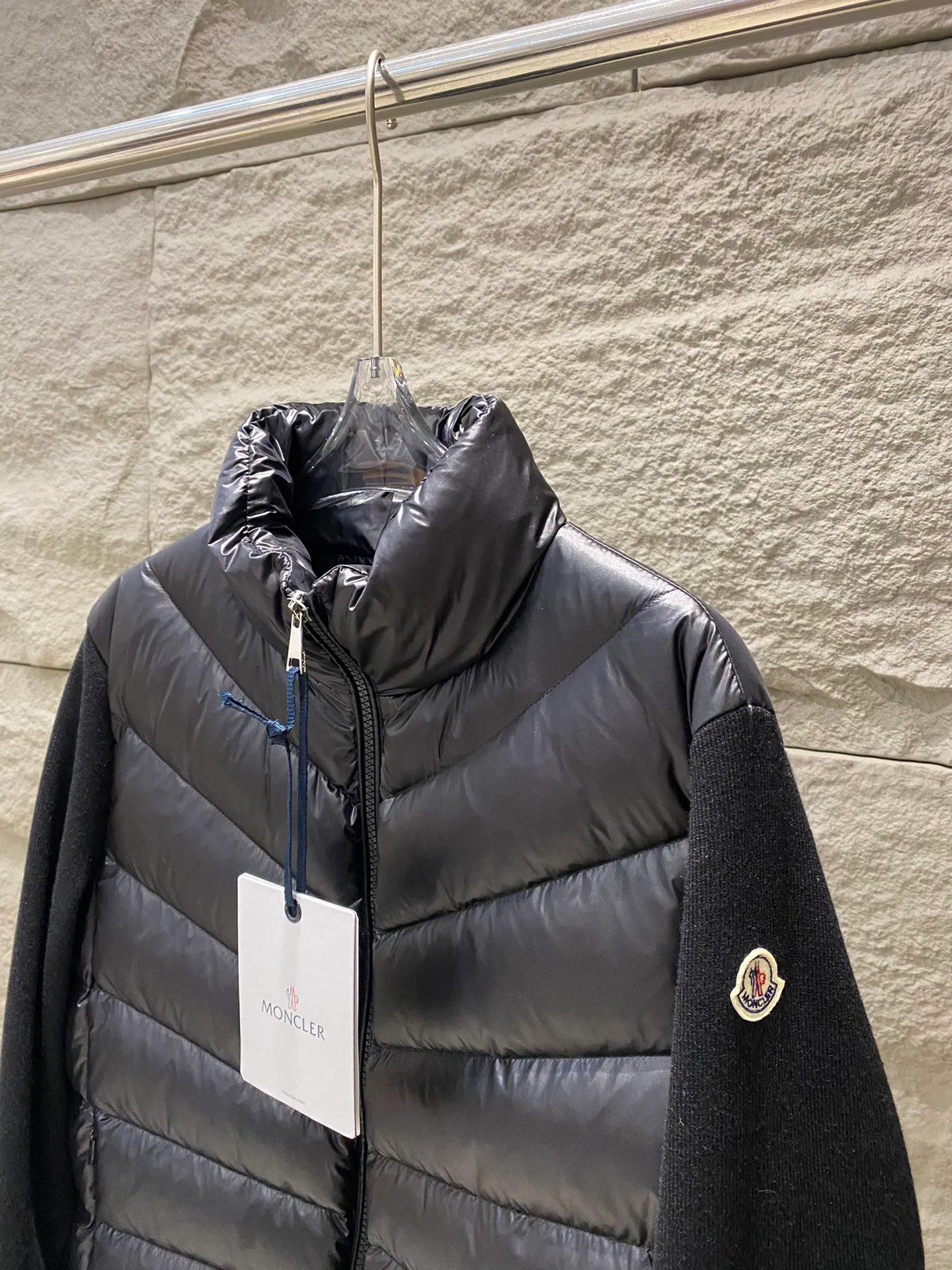 P720 Moncler Women's Stand Collar Knitted Patchwork Down Jacket This padded cardigan is a classic Moncler design piece that can be worn alone or paired with coats and jackets. Lightweight knit style made from soft wool and filled with down on the front and back. Color: black/white Size: 1/2/3/4