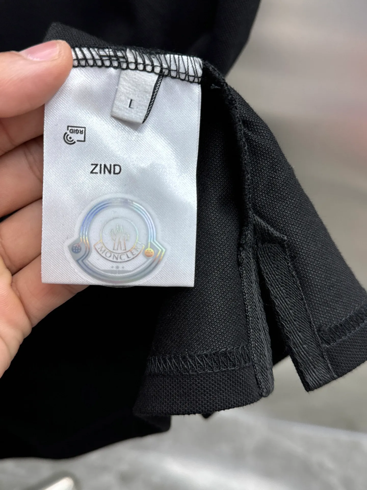 P250 moncler🌟New spring and summer men's short-sleeved Polo shirt, the brand's latest design elements! It’s neither monotonous nor complicated, just the right amount to show off your taste! Customer-supplied top-quality customized pique cotton fabrics! Comfortable, sweat-absorbent and breathable are not a problem at all. The unique luxury feel of the fabric presents a simple and elegant temperament! Letter logo embroidery design on the chest! Full three-dimensional! Standard cutting design! Every detail is in sync with high-end fashion. 🐒🐒Size: M-3XL
