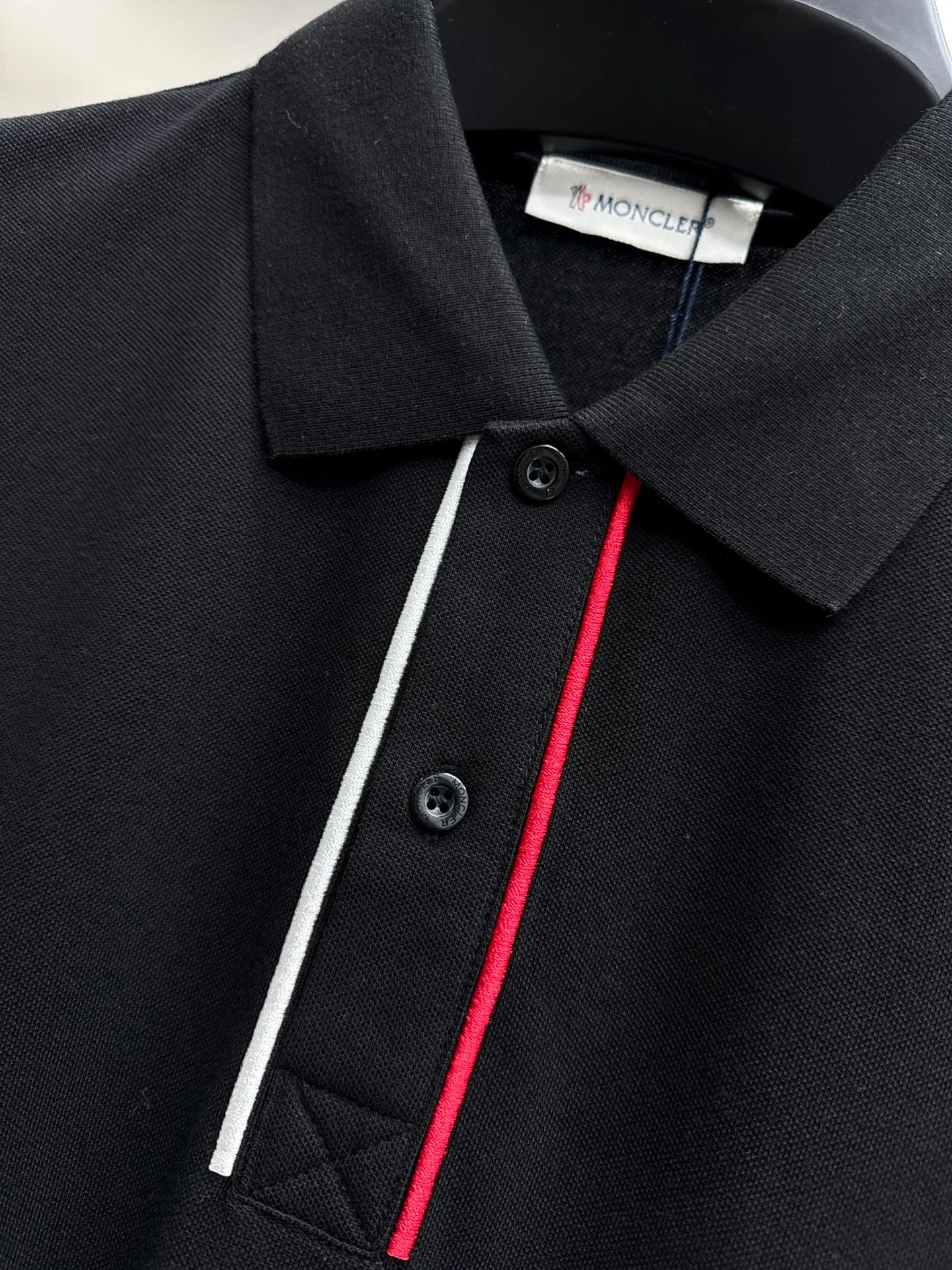 P250 moncler🌟New spring and summer men's short-sleeved Polo shirt, the brand's latest design elements! It’s neither monotonous nor complicated, just the right amount to show off your taste! Customer-supplied top-quality customized pique cotton fabrics! Comfortable, sweat-absorbent and breathable are not a problem at all. The unique luxury feel of the fabric presents a simple and elegant temperament! Letter logo embroidery design on the chest! Full three-dimensional! Standard cutting design! Every detail is in sync with high-end fashion. 🐒🐒Size: M-3XL