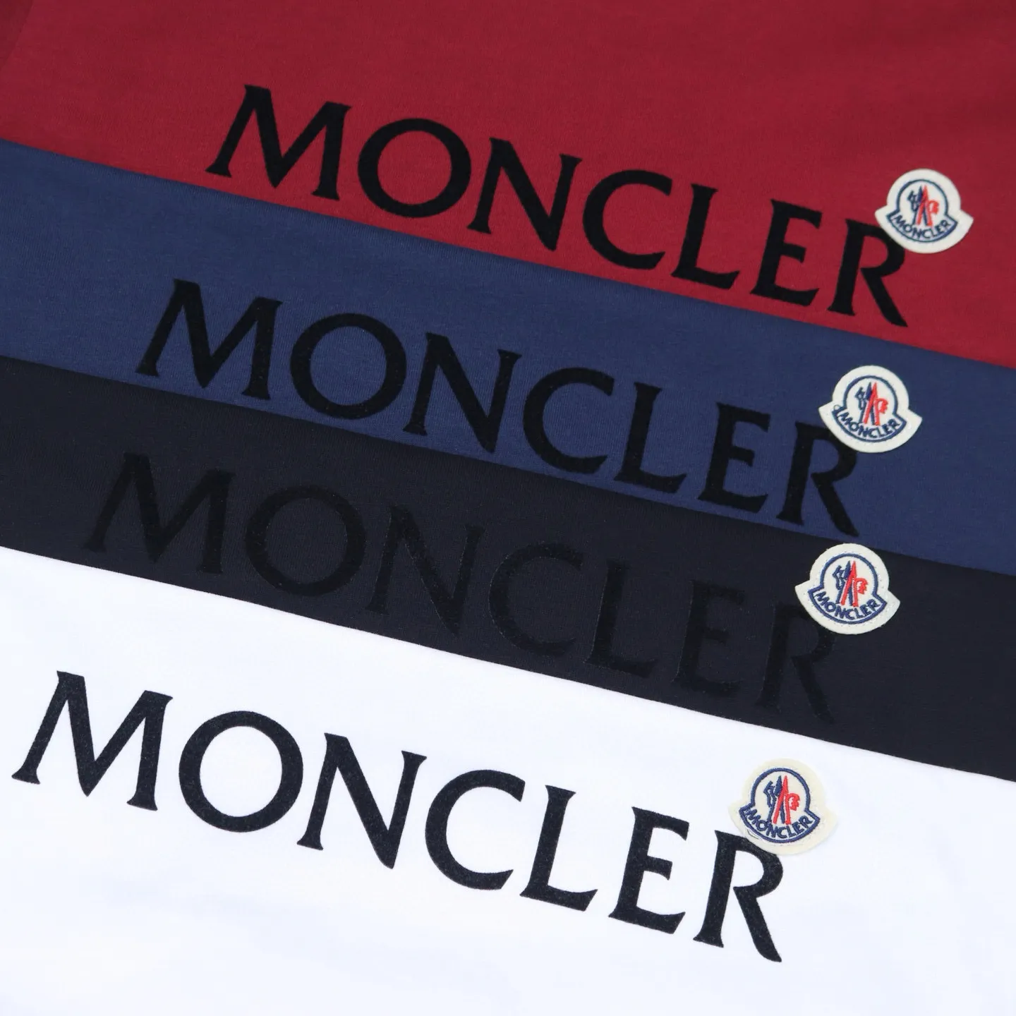 P136 Style No.: 841 〈MONCLER〉The price of the hood is actually quite advantageous. Those who have been to the counters should know that the price of the hood is not much cheaper than that of Gucci Burberry. It is just relatively low-key and unwilling to hype. It is a picture that you want to buy or not. It has an arrogant existence... Exclusively customized 270 grams of 32-count double yarn smooth cotton. The texture is very soft and comfortable. 100% different from the top fabrics in the market (does not shrink, deform, or pill). Matched with 320g 1*1 thread (the thread of the fabric is dyed in the same vat, no color difference, the thread is not easy to deform) Color: Black White Royal Blue Burgundy Code Number: S-XL