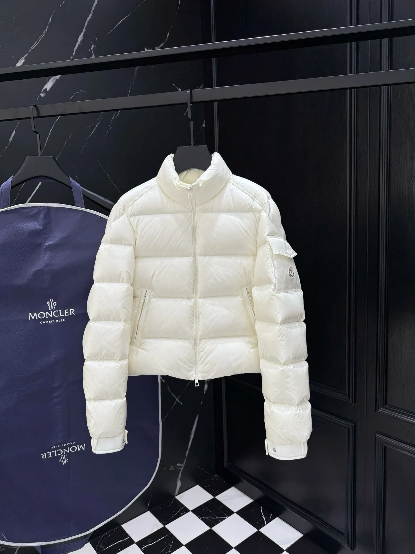 P760 moncler 🌟down jacket, original custom-made hardware accessories, all imported and original customization, welcome to compare, absolutely high quality, using top-grade 90 white duck down, super soft, fluffy and plump, super heavy-duty, excellent fabric workmanship, perfect version, note⚠fabric is super comfortable, exclusive model, non-market product, women's model, color: black, white, pink, size: 1234