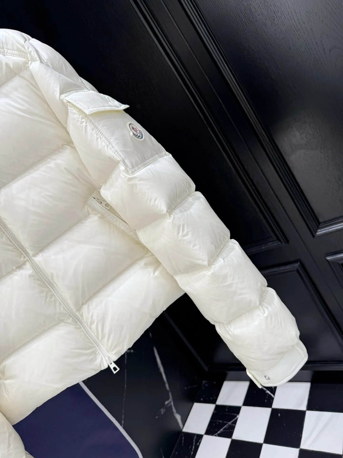 P760 moncler 🌟down jacket, original custom-made hardware accessories, all imported and original customization, welcome to compare, absolutely high quality, using top-grade 90 white duck down, super soft, fluffy and plump, super heavy-duty, excellent fabric workmanship, perfect version, note⚠fabric is super comfortable, exclusive model, non-market product, women's model, color: black, white, pink, size: 1234