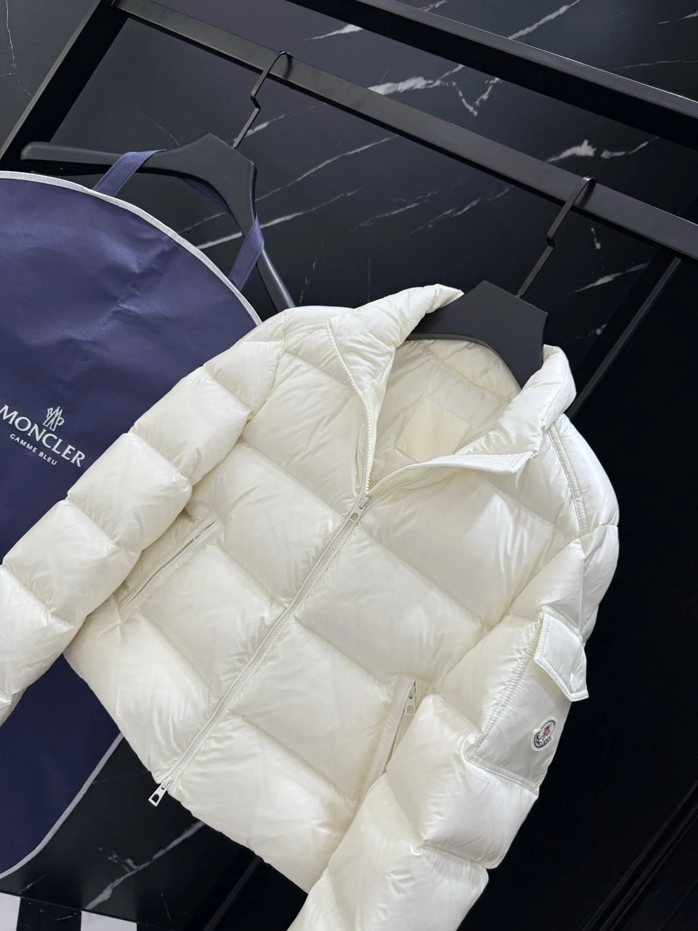P760 moncler 🌟down jacket, original custom-made hardware accessories, all imported and original customization, welcome to compare, absolutely high quality, using top-grade 90 white duck down, super soft, fluffy and plump, super heavy-duty, excellent fabric workmanship, perfect version, note⚠fabric is super comfortable, exclusive model, non-market product, women's model, color: black, white, pink, size: 1234