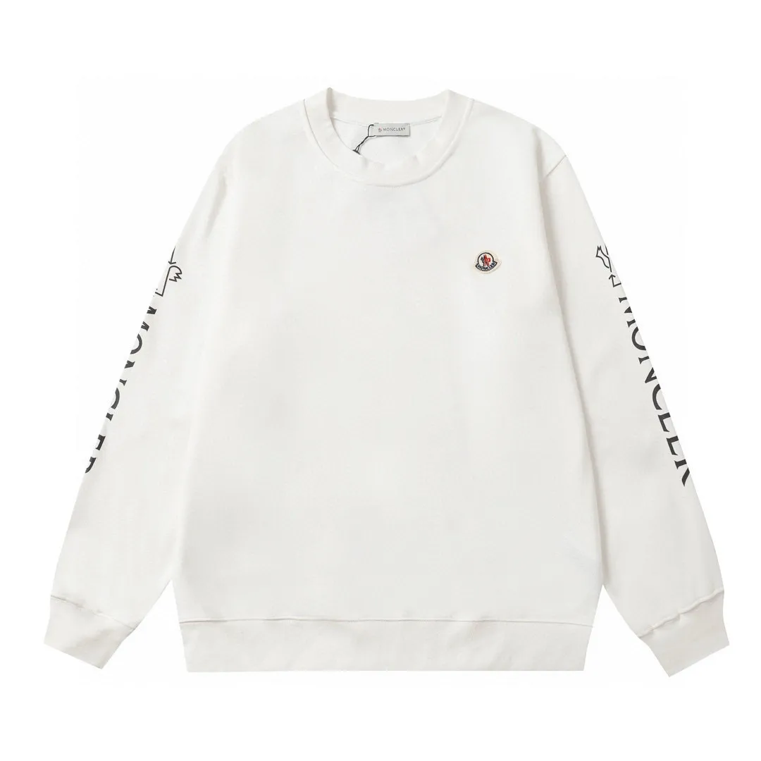 P210 Style number: 862 〈MONCLER〉The price of the MONCLER printed round-neck sweatshirt is actually quite advantageous. Those who have been to the counters should know that the price of the MONCLER is not much cheaper than Gucci Burberry. It is just relatively low-key and unwilling to hype. It is a picture that you want to buy or not. The aloof existence... ✅460 grams of 100% pure cotton woolen fabric. The OS version is too large. ✅Combined with the original high-weight double yarn thread. ✅Correct three-needle and five-thread technology. Chain hem Color: Black White Size S M L