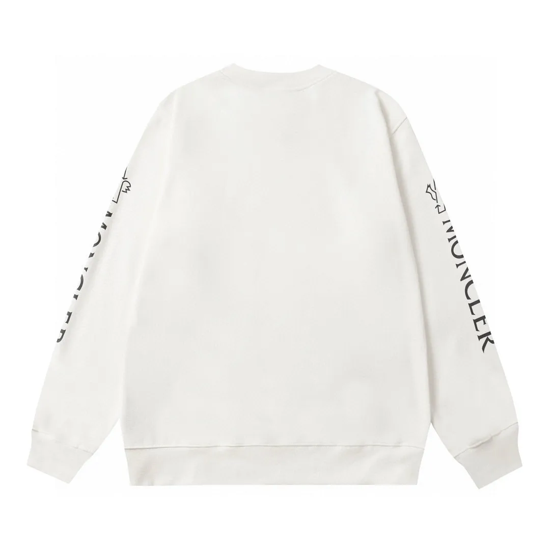 P210 Style number: 862 〈MONCLER〉The price of the MONCLER printed round-neck sweatshirt is actually quite advantageous. Those who have been to the counters should know that the price of the MONCLER is not much cheaper than Gucci Burberry. It is just relatively low-key and unwilling to hype. It is a picture that you want to buy or not. The aloof existence... ✅460 grams of 100% pure cotton woolen fabric. The OS version is too large. ✅Combined with the original high-weight double yarn thread. ✅Correct three-needle and five-thread technology. Chain hem Color: Black White Size S M L