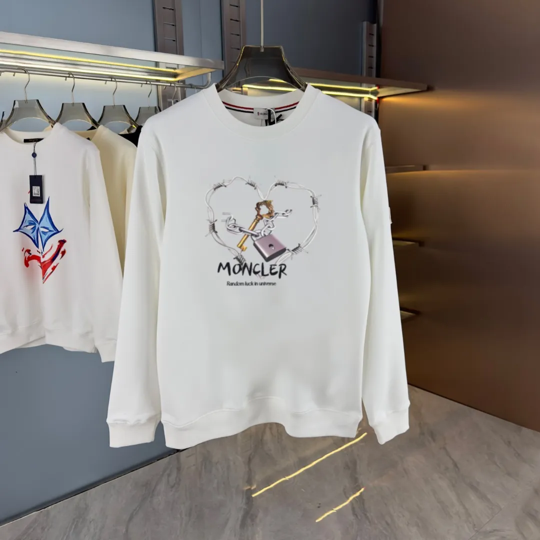 P210 High-version sweatshirt) [Long-term stock] 〖𝐌𝐎𝐍𝐂𝐋𝐄𝐑~Mask〗 Made of 440g heavy-weight fabric. It is different from the market currency. It can be matched with any variety and is properly handsome. 😎The whole dress is made of double waistcoats. The double waistcoats make the whole dress more three-dimensional. Not ordinary factories can do such fine work. 2025 Spring runway version of the T stage, on sale at the counter, round neck terry sweatshirt, high-end double-strand pure cotton, custom-made stretch ribs, dyed in the same vat, complete with three standards, matched with exquisite embroidered LOGO on the chest, simple and advanced, same style for men and women. Color: black, apricot, white, size: S M L XL 2XL