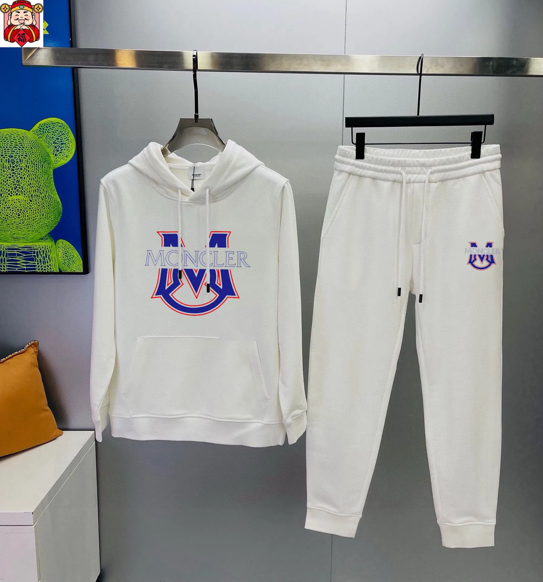 P380 💰【MONCLER】(Gospel for Fatty) hot-selling suit is coming. Focus on the original version of the official website. 2025 new hot-selling sweatshirt suit. The original order is hard to buy. 🇭🇰The meticulous work of top designers is dedicated to a fitting and perfect upper body effect. All-natural high-quality Roman cotton 100%, close-fitting comfort. Noble and elegant hardware all show elegance and noble temperament! Counter size: M-5XL (maximum wear up to 220 pounds)