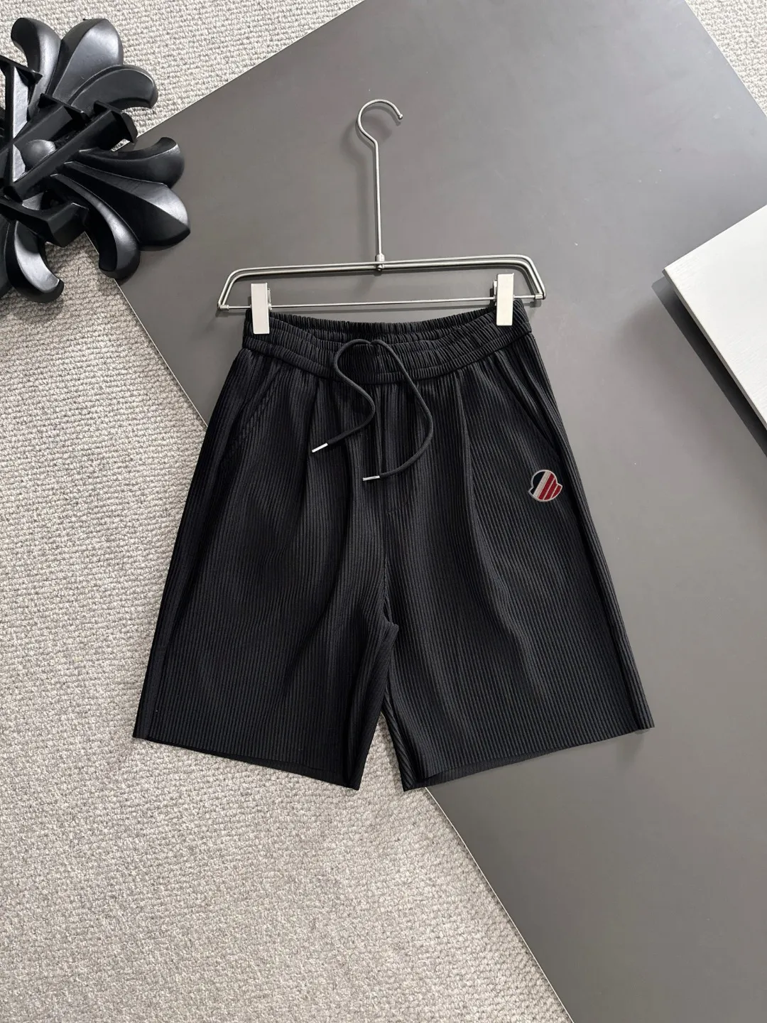 Next day shipping P460 MONCLER/Mongolian high quality 2025 spring and summer new casual heavy industry suit exclusively developed by yb! High quality production! Imported custom-made fabrics for foreign orders, with high breathability and comfort, impeccable details, brand element design concept, delicate and soft feel! It presents a casual cut and the upper body shape is great! On sale simultaneously on the official website! From a high-end men's positioning brand, the low-key luxury taste is irresistible! Exquisite workmanship and impeccable quality! The overall style is simple, fashionable and timeless, fully meeting the requirements of stylish and tasteful dressing! Size: M-XXXL