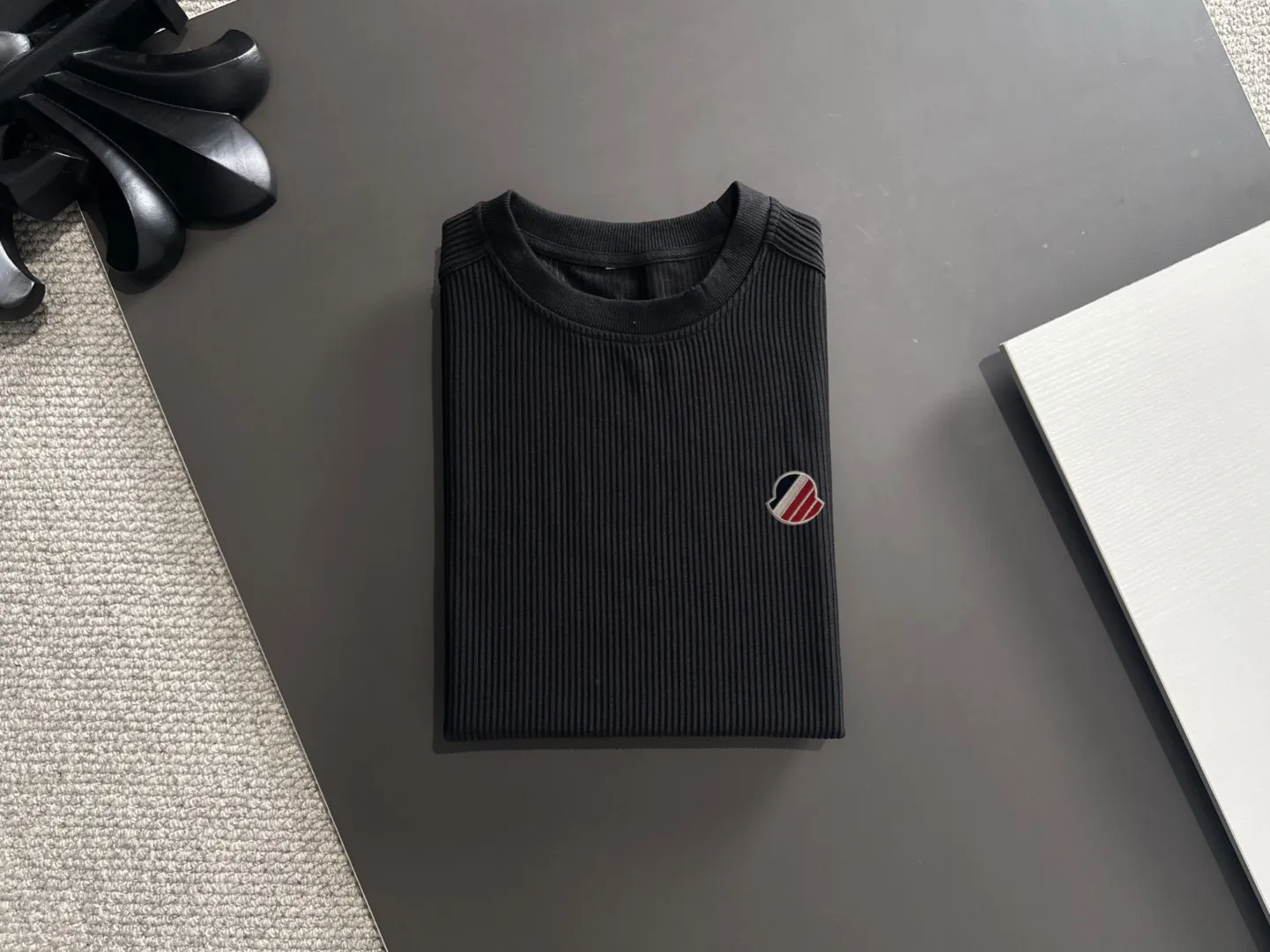 Next day shipping P460 MONCLER/Mongolian high quality 2025 spring and summer new casual heavy industry suit exclusively developed by yb! High quality production! Imported custom-made fabrics for foreign orders, with high breathability and comfort, impeccable details, brand element design concept, delicate and soft feel! It presents a casual cut and the upper body shape is great! On sale simultaneously on the official website! From a high-end men's positioning brand, the low-key luxury taste is irresistible! Exquisite workmanship and impeccable quality! The overall style is simple, fashionable and timeless, fully meeting the requirements of stylish and tasteful dressing! Size: M-XXXL