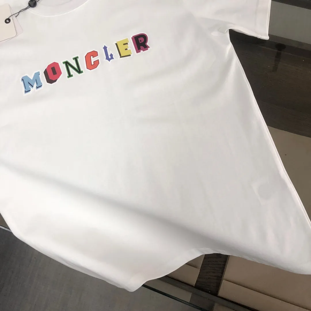 P160 🔥MONCLER The latest short-sleeved T-shirt for couples ~ Featured brand contrasting letter printing ~ The fabric upper body is comfortable and breathable, not stiff, slim cut, made of high-end custom-made pure cotton fabric! The upper body is comfortable and stylish, and it can be worn alone as an inner layer. It is a must-have for fashionistas! ! ! Color: black white Size: S～XL (loose version, please state your height and weight when placing an order)