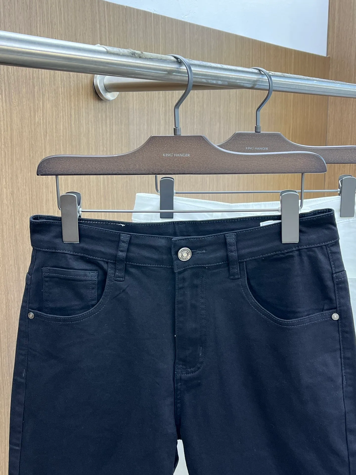 P270 🌸🌸 Moncler elastic slimming straight-leg pants, denim shorts, thin!  Very high-quality, stretch jeans can also be very comfortable... Super stretch and super handsome jeans! Heavy wash water elasticity...! You will be amazed by the clever design of these jeans! ! A pair of jeans cut from original cloth, light color, unique charm, made of high-quality cotton fabric, with frayed design and patch embroidery embellishment details. The fabric is comfortable, soft and can be matched casually. The comfort represents its interpretation of fashion and leisure. The details reflect the brand's pursuit of quality, with a bit of a hedonist flavor. It pays great attention to details and restores the texture of top-grade hardware. . Showing a sense of luxury and fashion. . Very worth buying. Size: Size: 29-38. . (No 35, 37)