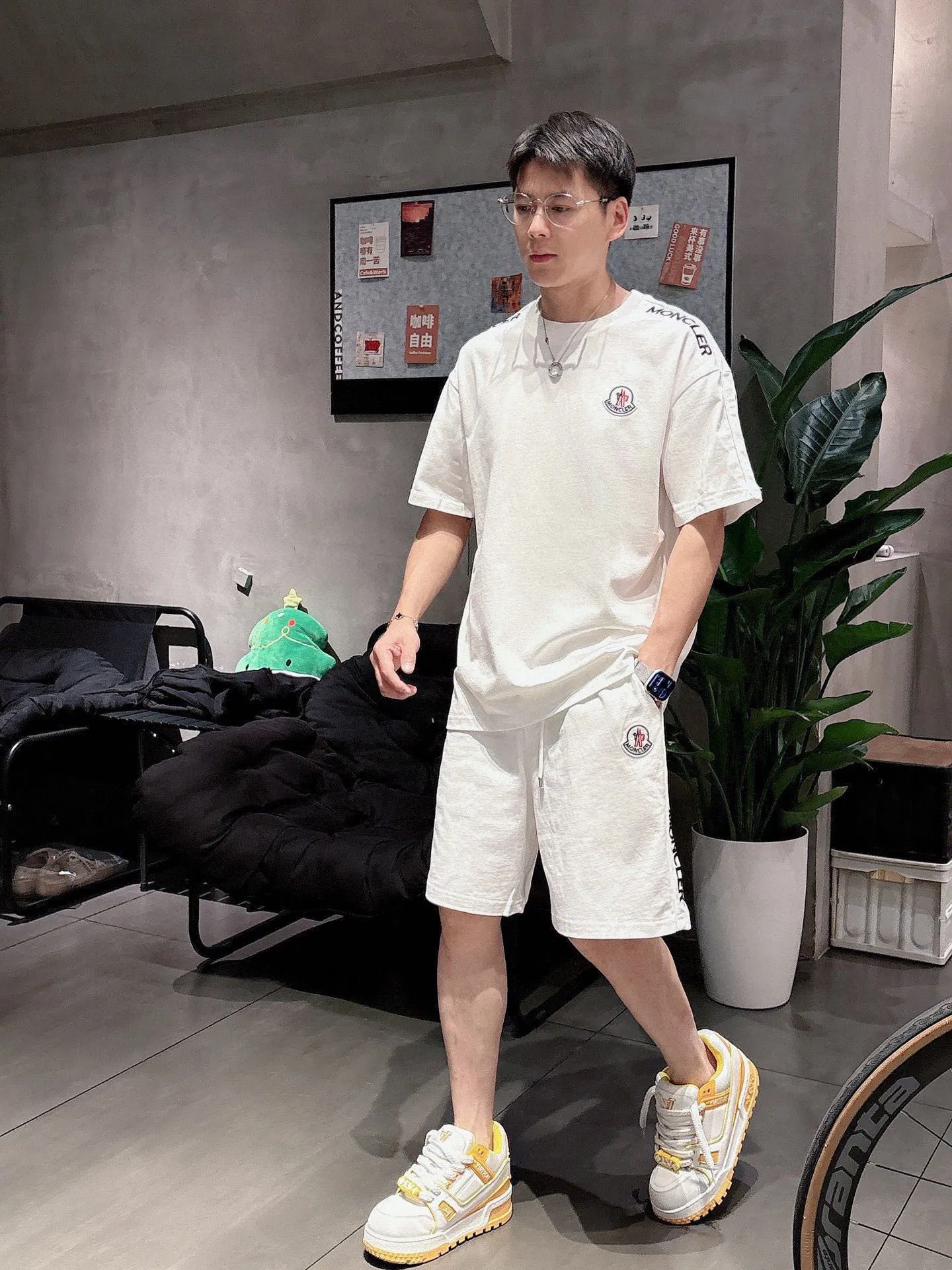 P560 Brand [MONCLER Mouth Covered] 2025 round neck short-sleeved shorts suit. The pure cotton fabric upper body will not be stuffy, the smooth and comfortable skin-friendly effect is more breathable, the fabric has its own texture, classic logo technology, a new interpretation from a unique angle, the first choice for fashion and versatility! Size: M-3XL (maximum wear: 190 pounds)