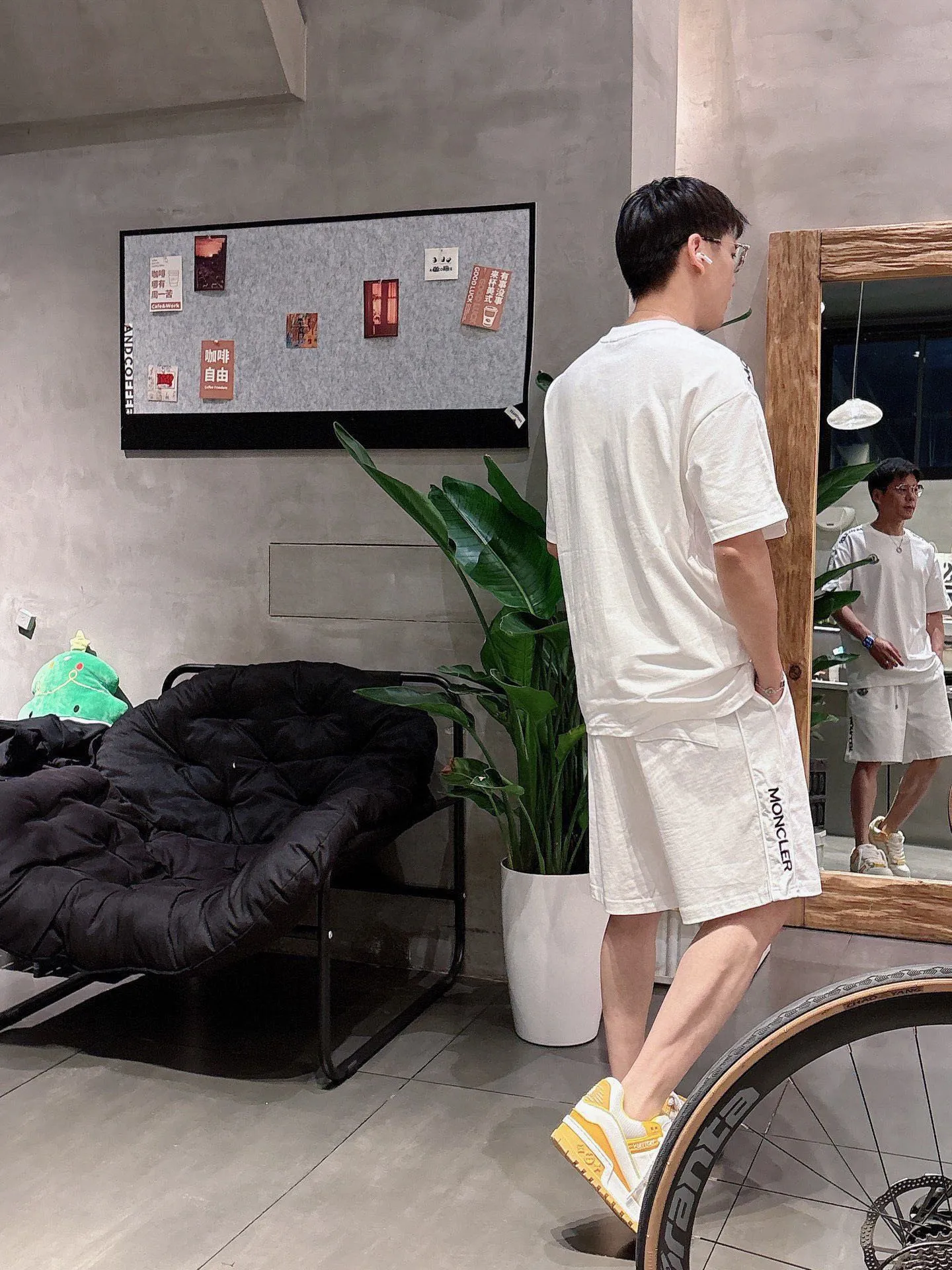 P560 Brand [MONCLER Mouth Covered] 2025 round neck short-sleeved shorts suit. The pure cotton fabric upper body will not be stuffy, the smooth and comfortable skin-friendly effect is more breathable, the fabric has its own texture, classic logo technology, a new interpretation from a unique angle, the first choice for fashion and versatility! Size: M-3XL (maximum wear: 190 pounds)
