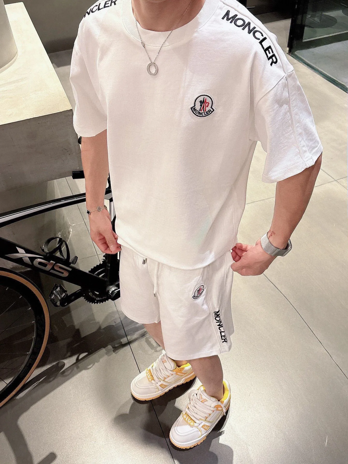 P560 Brand [MONCLER Mouth Covered] 2025 round neck short-sleeved shorts suit. The pure cotton fabric upper body will not be stuffy, the smooth and comfortable skin-friendly effect is more breathable, the fabric has its own texture, classic logo technology, a new interpretation from a unique angle, the first choice for fashion and versatility! Size: M-3XL (maximum wear: 190 pounds)