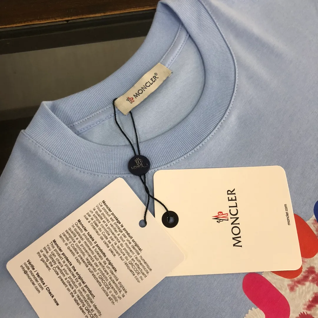 P160 MONCLER 25 The latest short-sleeved T-shirt for couples~Colorful bear element print~The upper body of the fabric is comfortable and breathable, not stiff, slim cut, made of high-customized pure cotton fabric! The upper body is comfortable and stylish, and it can be worn alone as an inner layer. It is a must-have for fashionistas! ! ! Color: Black White Orange Sky Blue Size: S M L XL (Loose fit! Please state your height and weight when placing an order)