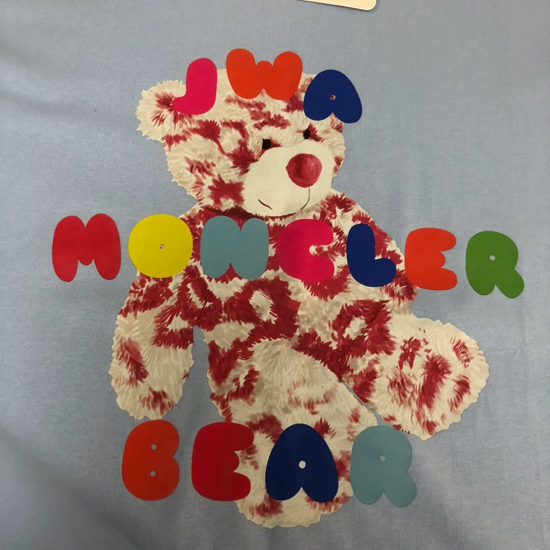 P160 MONCLER 25 The latest short-sleeved T-shirt for couples~Colorful bear element print~The upper body of the fabric is comfortable and breathable, not stiff, slim cut, made of high-customized pure cotton fabric! The upper body is comfortable and stylish, and it can be worn alone as an inner layer. It is a must-have for fashionistas! ! ! Color: Black White Orange Sky Blue Size: S M L XL (Loose fit! Please state your height and weight when placing an order)