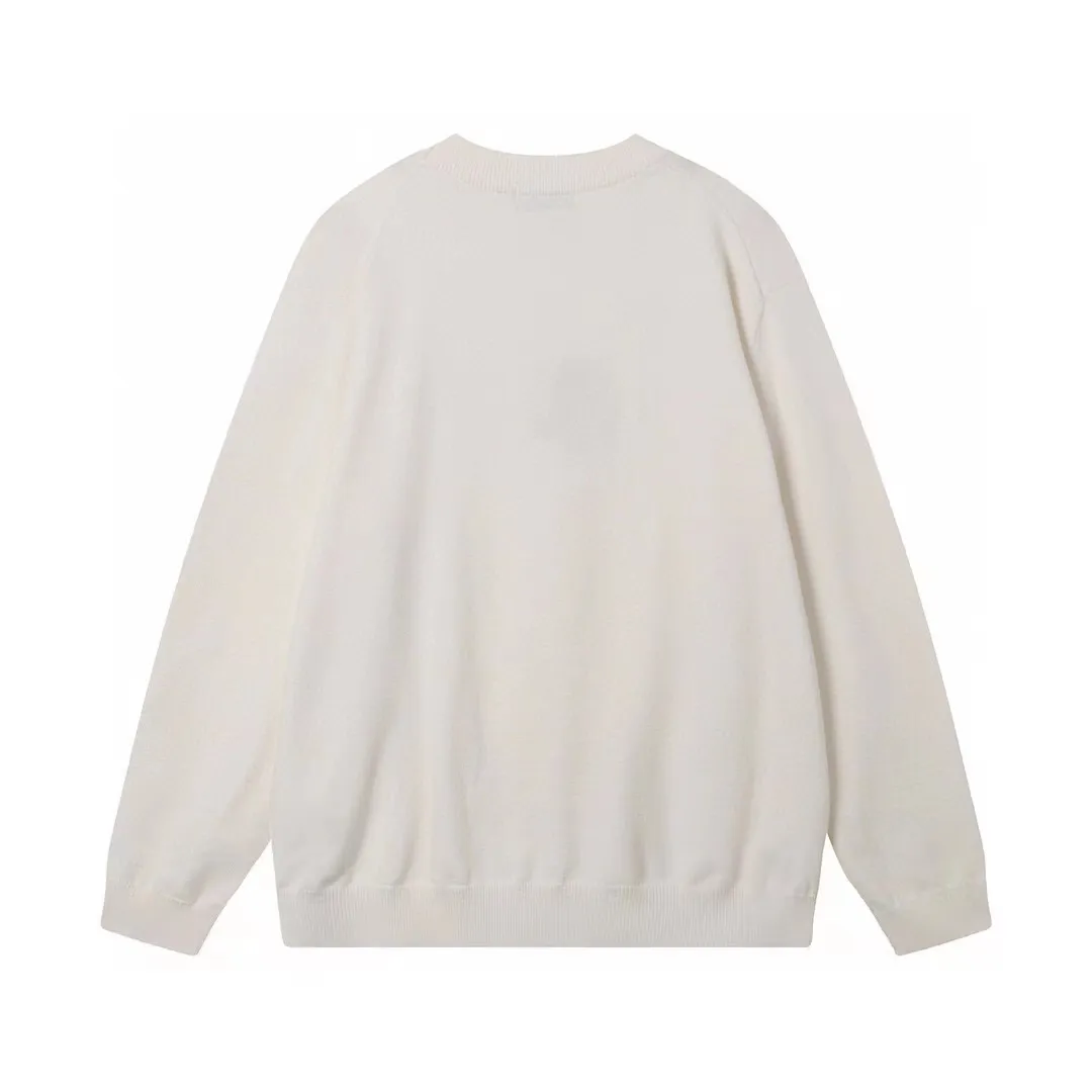 P210 Moncler/Mongolian 3-label complete, half-turtleneck sweater, fine wool blended sweater, high-end customized collection for men and women, part of the brand's high-end main line, patented top-grade yarn blending, using innovation to interpret conventional styles. The configuration of the fabric is subversive. The details are remarkable, and the price-performance ratio is very high. Meri wool yarn is of excellent quality. It feels super soft, delicate, soft, non-pilling and does not deform. The upper body is extremely skin-friendly and comfortable. Can be worn on its own with a jacket or on its own. Size: M L XL 2XL 3XL