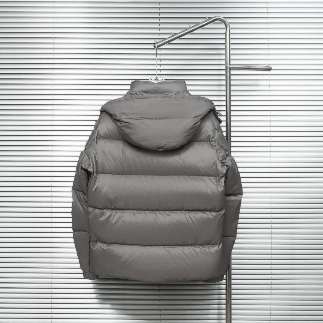 P920 top version (different currencies) Style: Moncler Moncler FW25 Couyere Hooded Short Down Jacket New Maya hooded zipper down jacket (all made of national standard 90 goose down, sizes are all authentic digital sizes) Color: Picture color Size: 1-2-3-4-5 Fabric: 90 goose down Accessories: Full set of customized accessories No gender distinction, same style for men and women